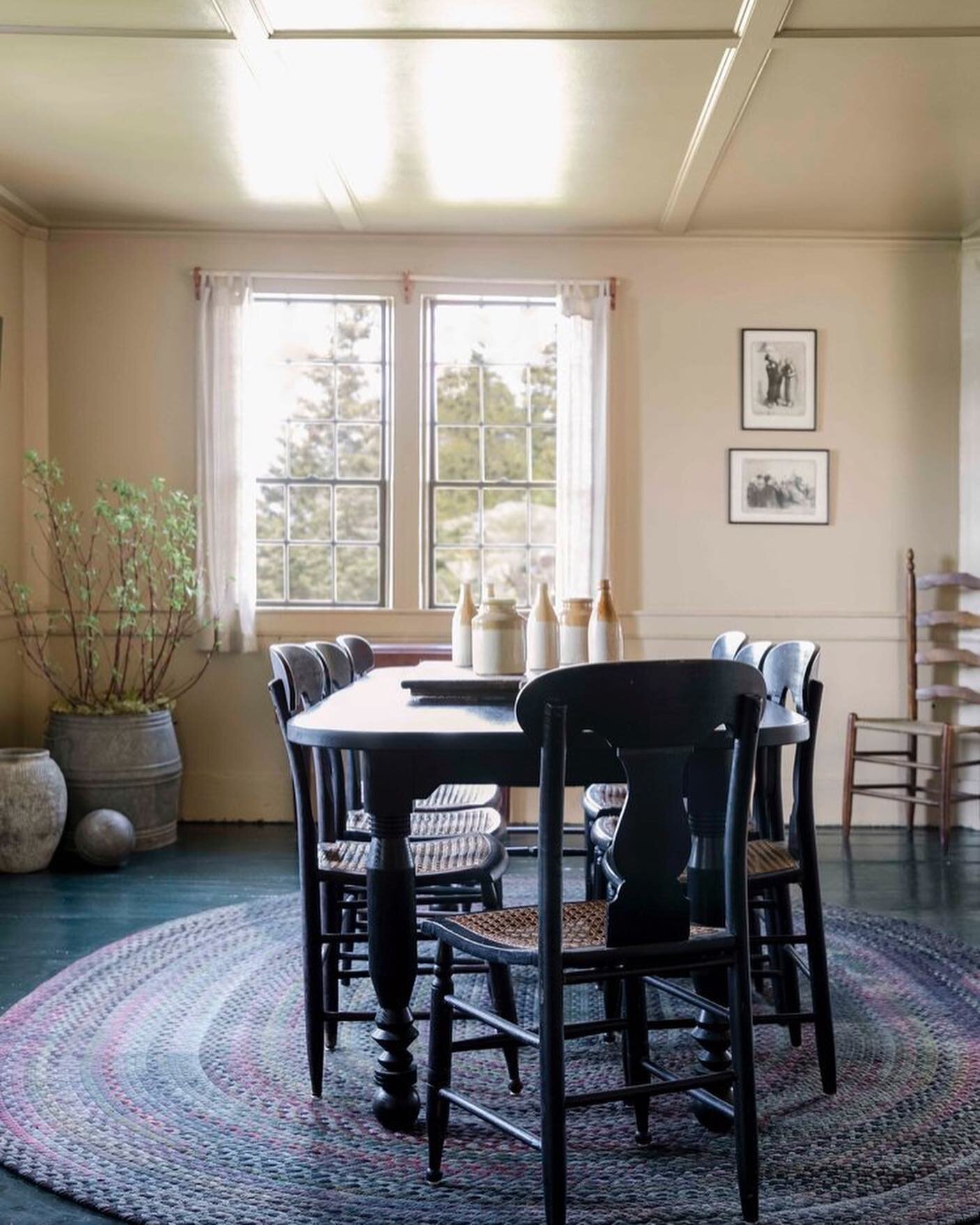 We loved spotting a table we made for @moorehousedesign recent #coasterschancecottage project. Ebonized Ash.🖤