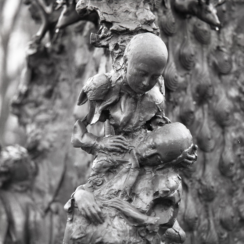 Detail on the statue at Square René Viviani