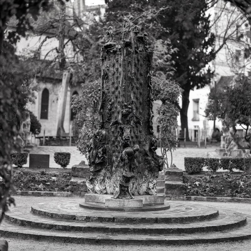 Statue at Square René Viviani