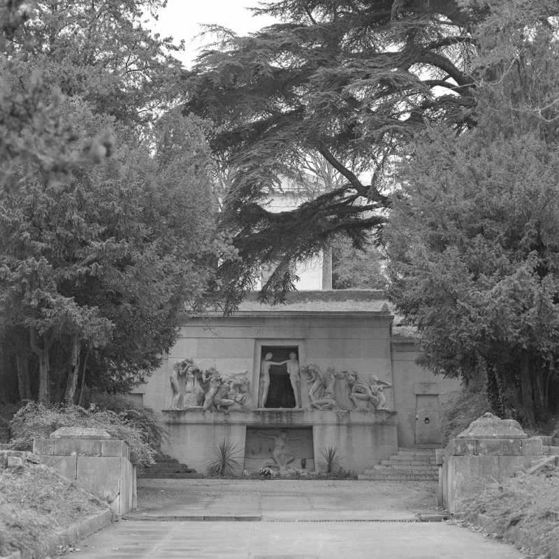 Memorial to the Dead