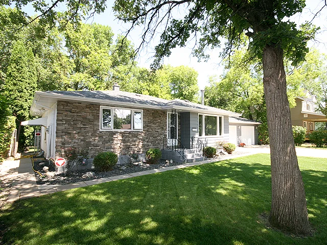 exterior-front01.jpg