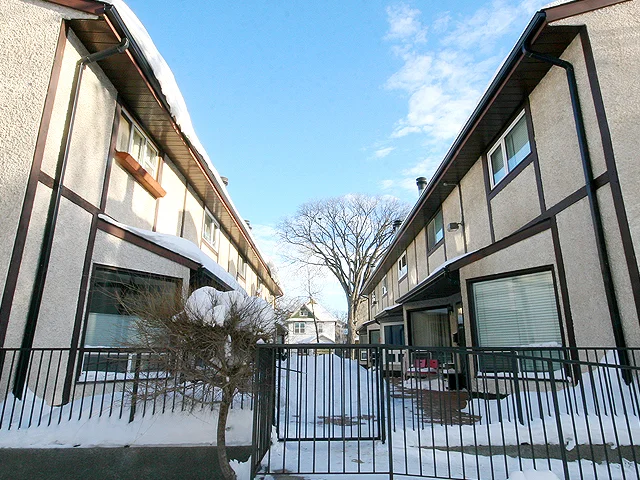 exterior01.jpg