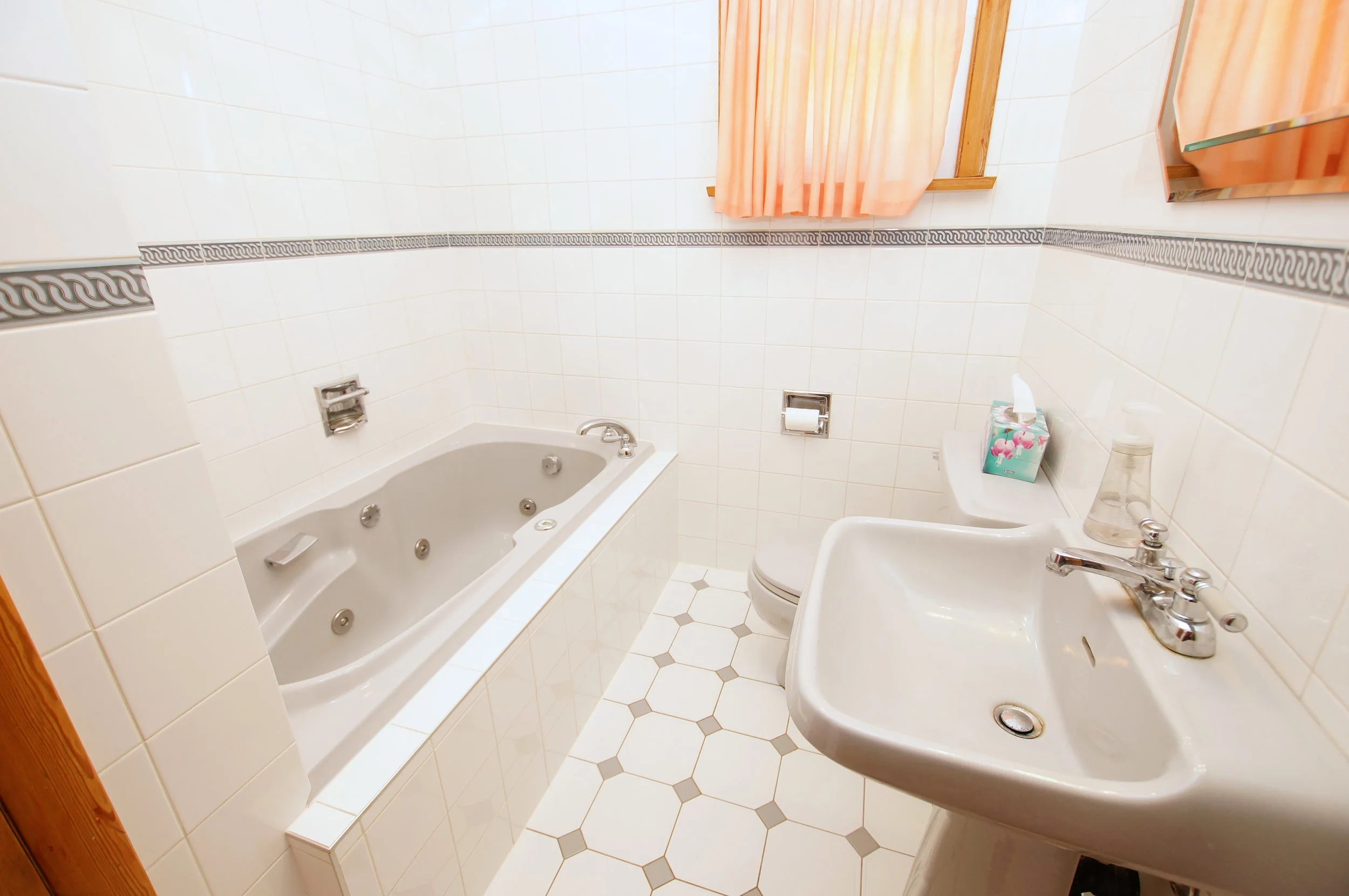 mainbath.jpg