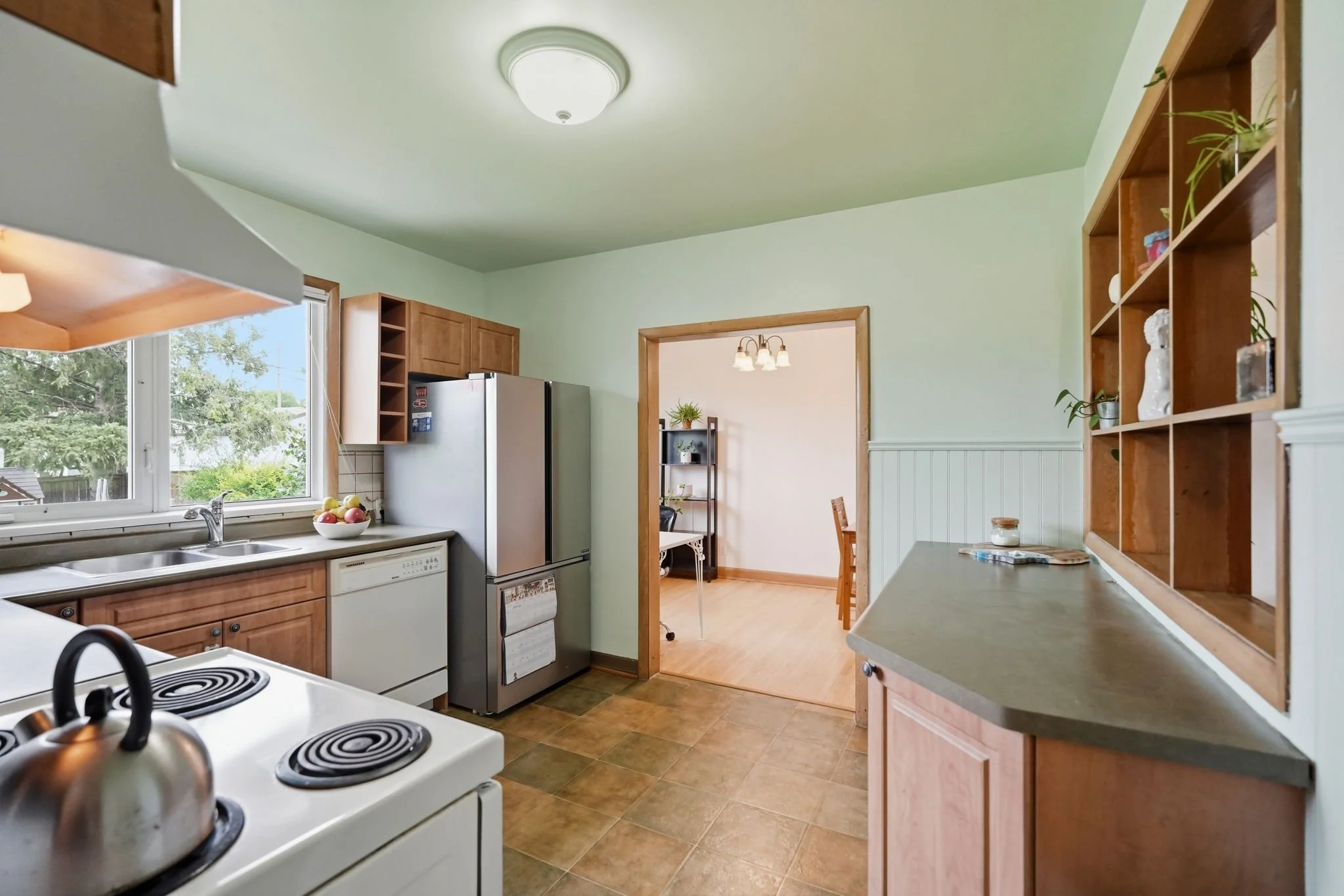 8-web-or-mls-1146_Clifton_Place_Winnipeg_006.jpg