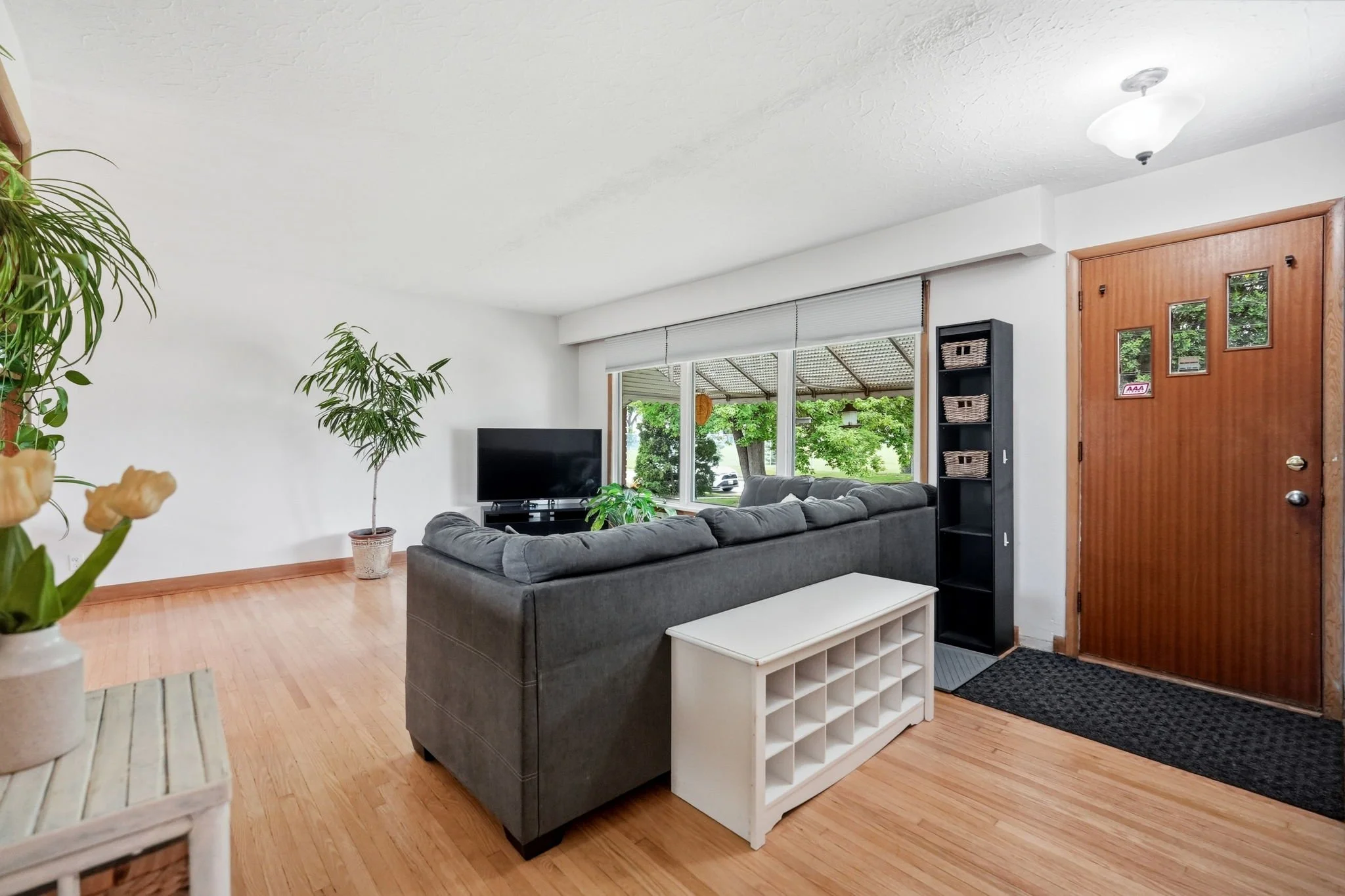 3-web-or-mls-1146_Clifton_Place_Winnipeg_001.jpg