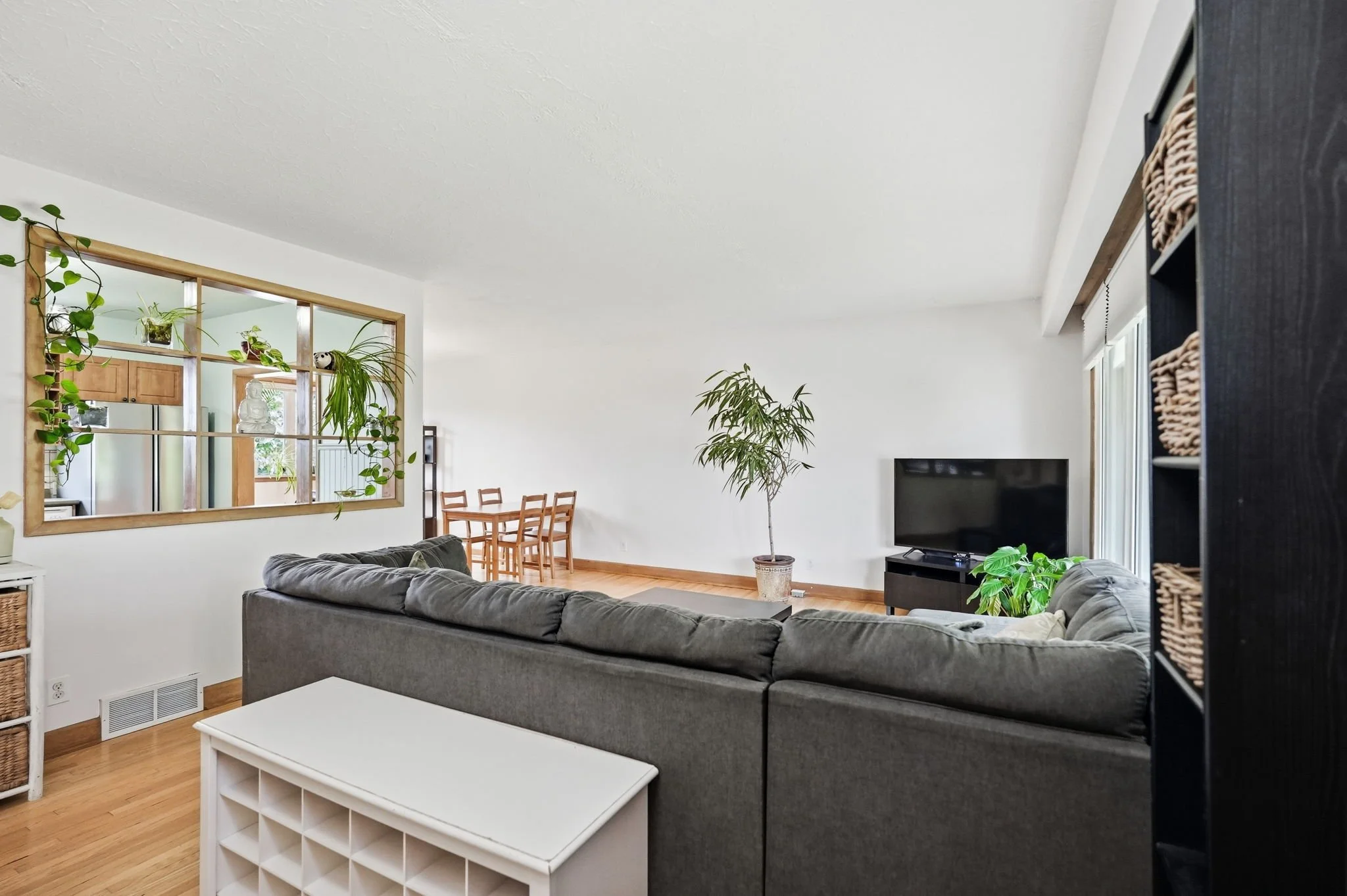 5-web-or-mls-1146_Clifton_Place_Winnipeg_003.jpg