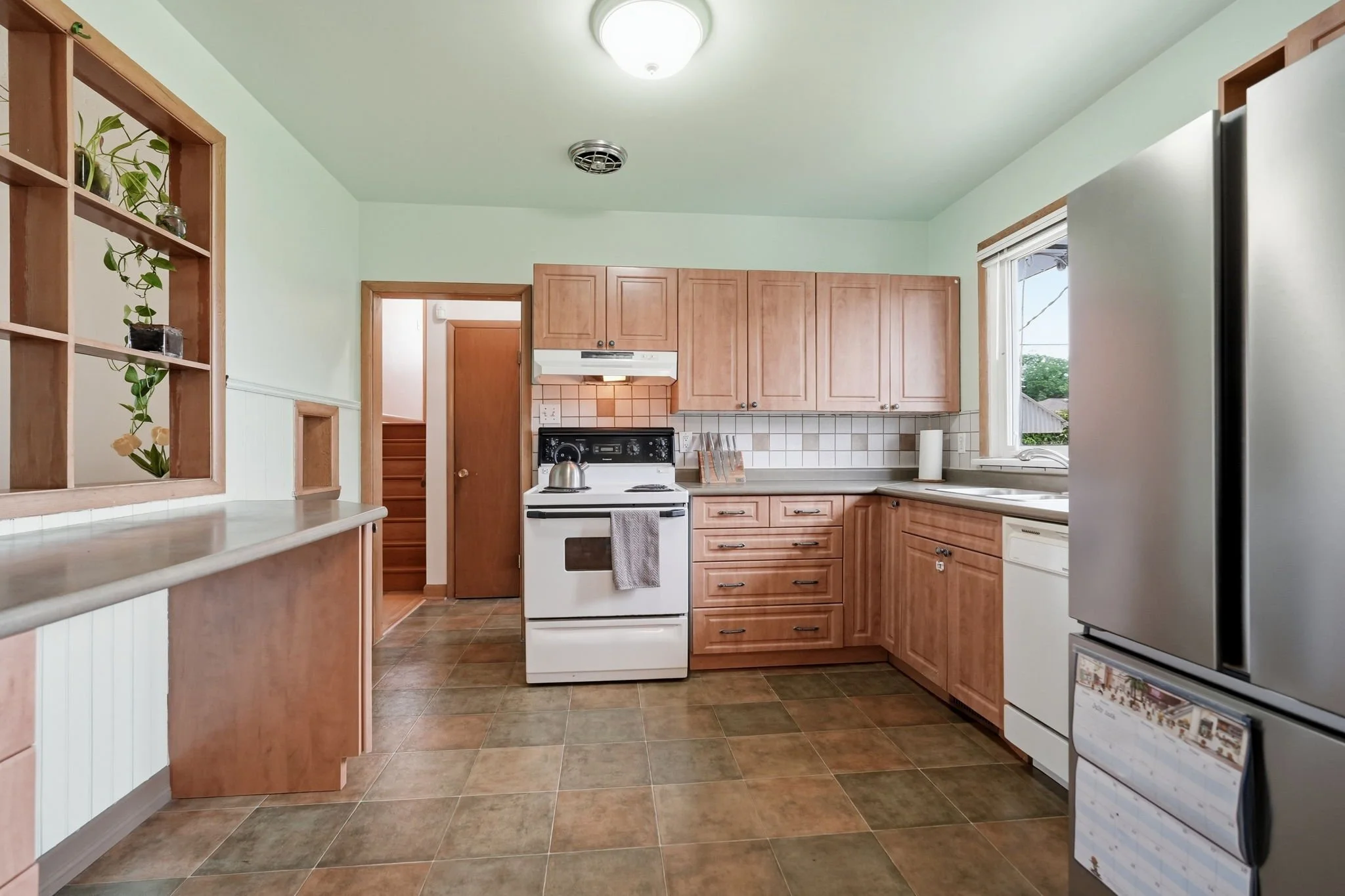 7-web-or-mls-1146_Clifton_Place_Winnipeg_005.jpg