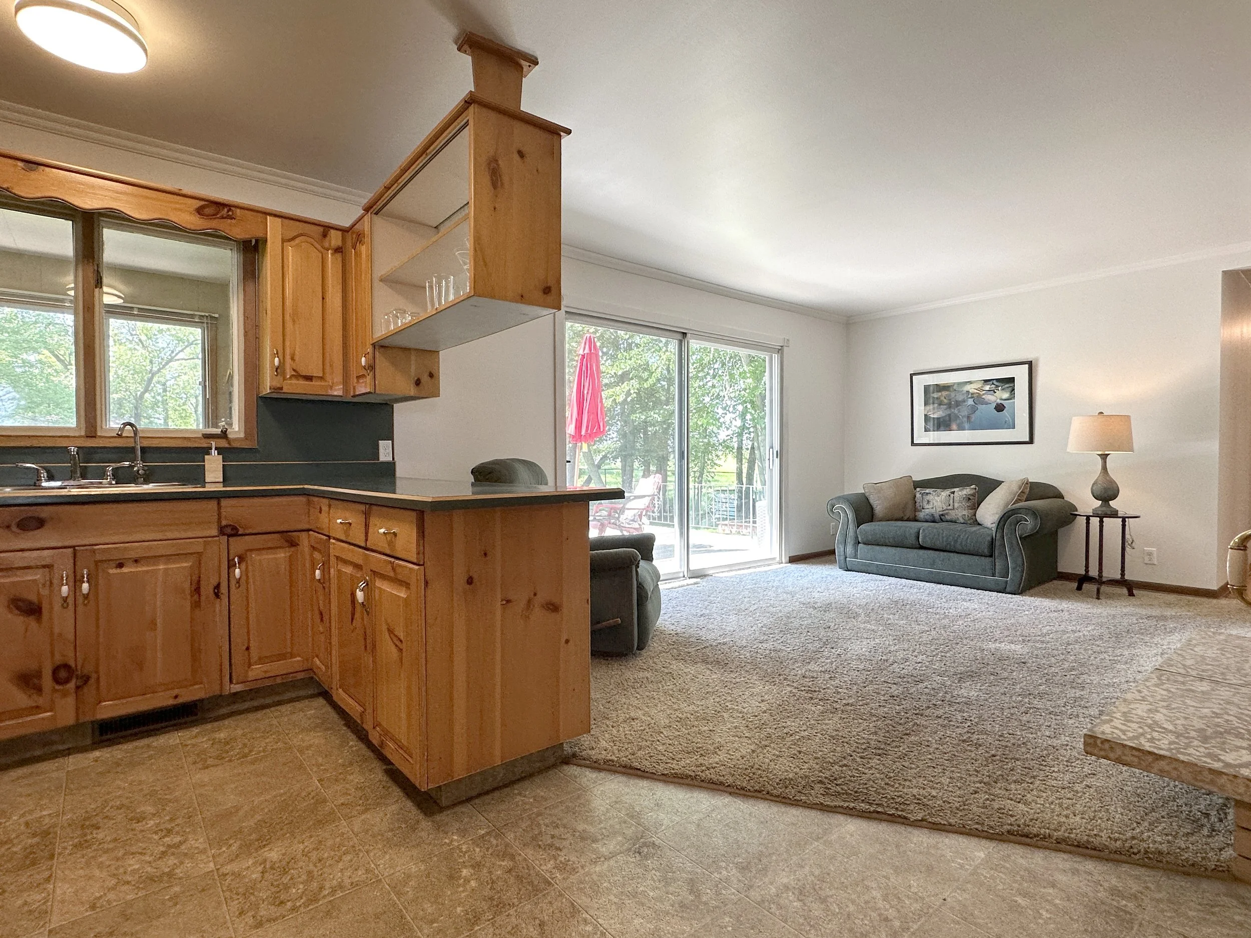 familyroom03.jpg