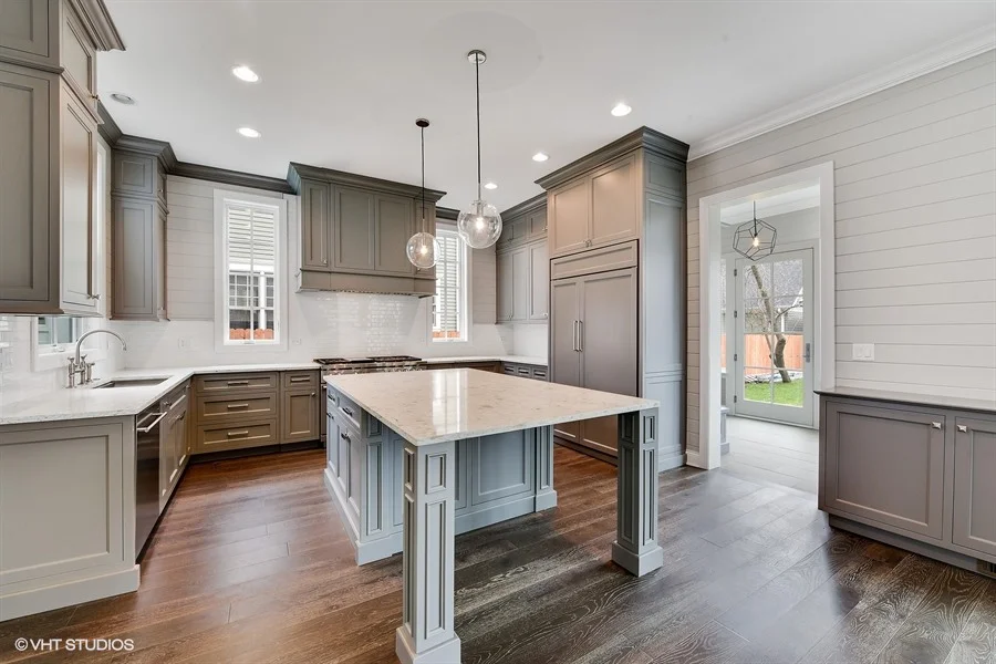 04_722SLincoln_5_Kitchen_LowRes.jpg