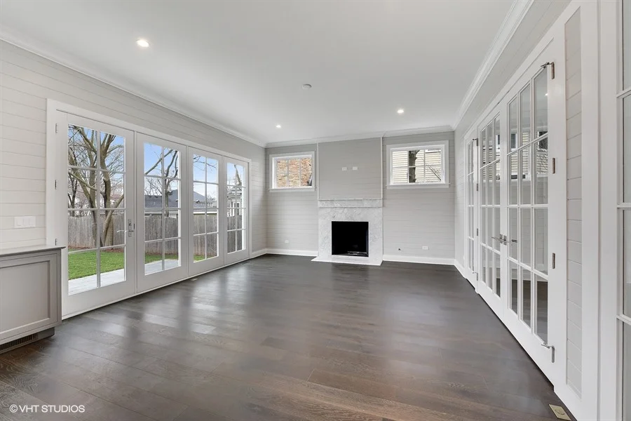 07_722SLincoln_3_FamilyRoom_LowRes.jpg