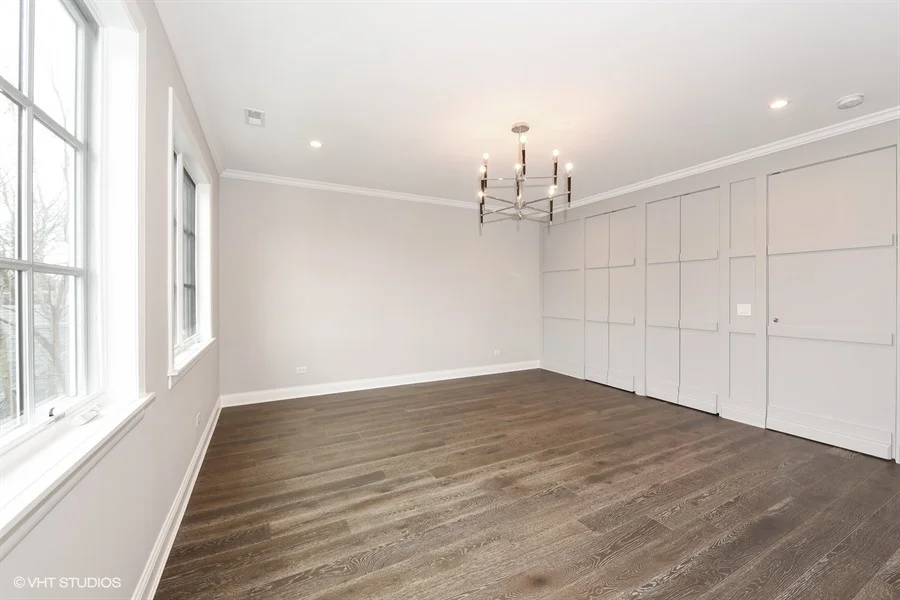 13_722SLincoln_14_MasterBedroom_LowRes.jpg
