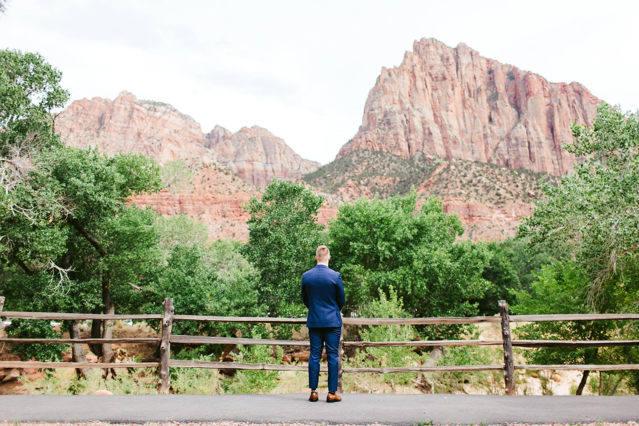 nicodem-creative-small-intimate-wedding-photo-inspiration-zion-national-park-elopement-forevermore-events-by-bloomers-flowers