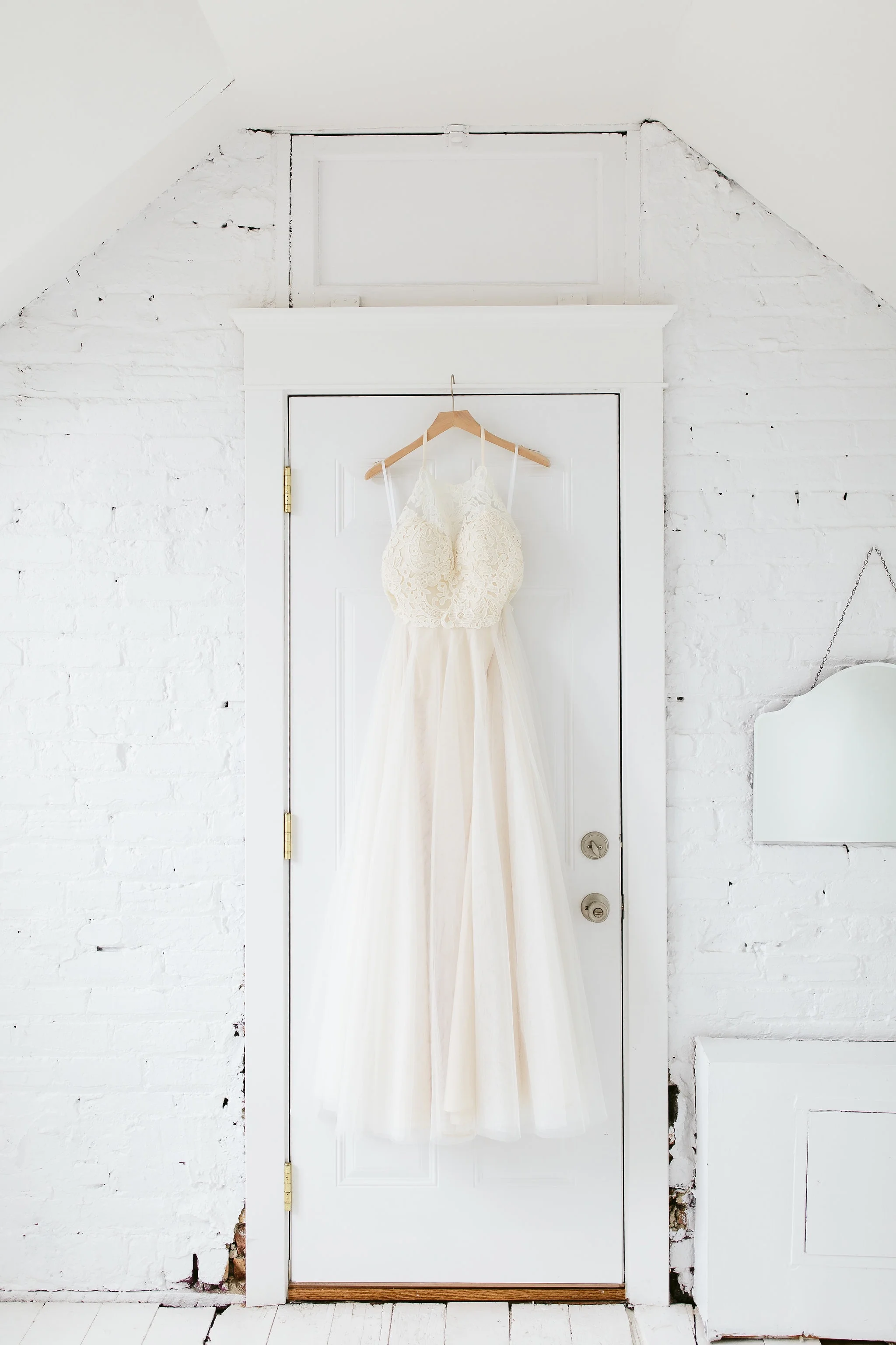 Nicodem-Creative-Wedding-Photography-Sean-Rebby-Ignite-Glass-Studios-Chicago-Inspiration-Style-Matters-Life-In-Bloom-Premier-Trolley