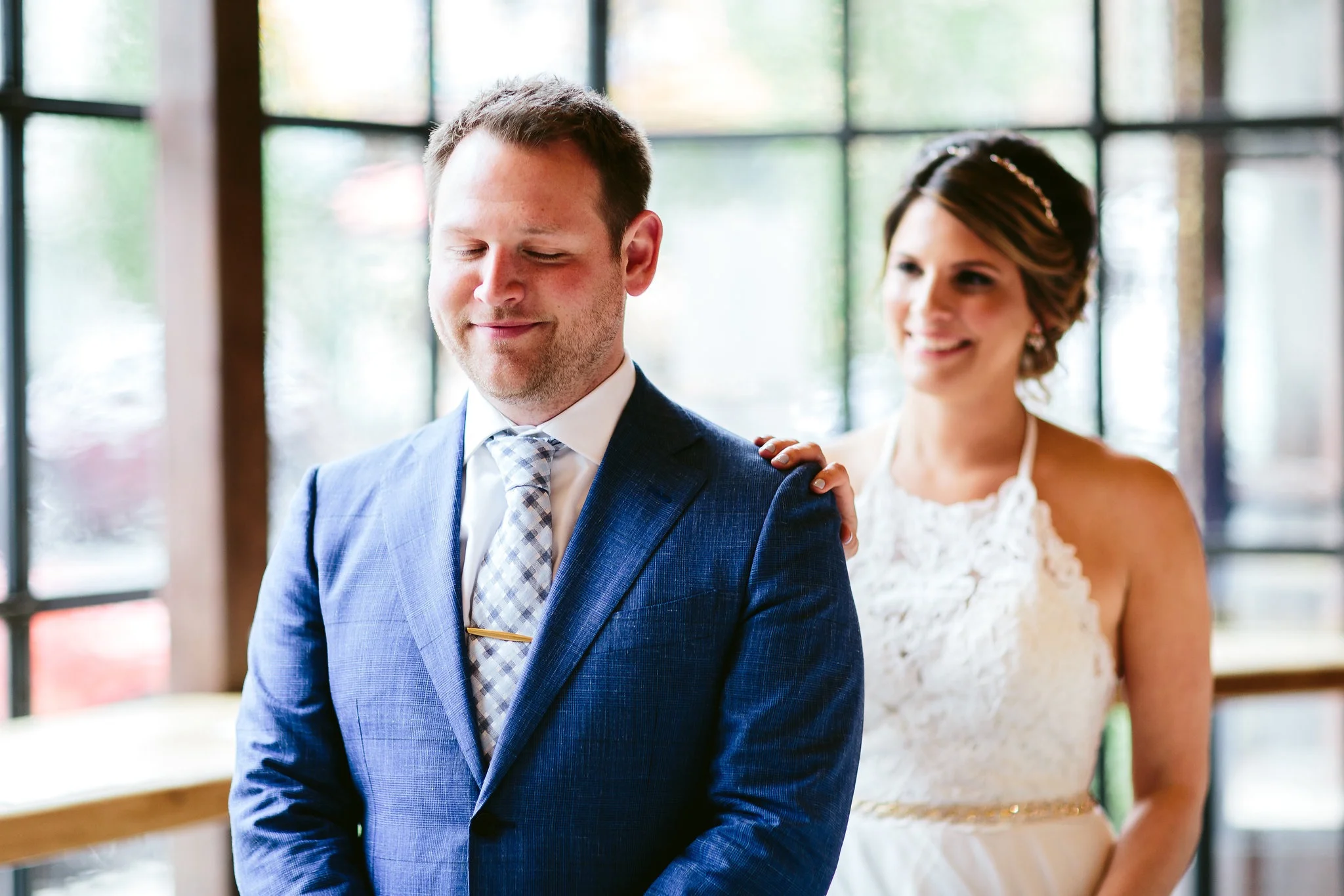 Nicodem-Creative-Wedding-Photography-Sean-Rebby-Ignite-Glass-Studios-Chicago-Inspiration-Style-Matters-Life-In-Bloom-Premier-Trolley