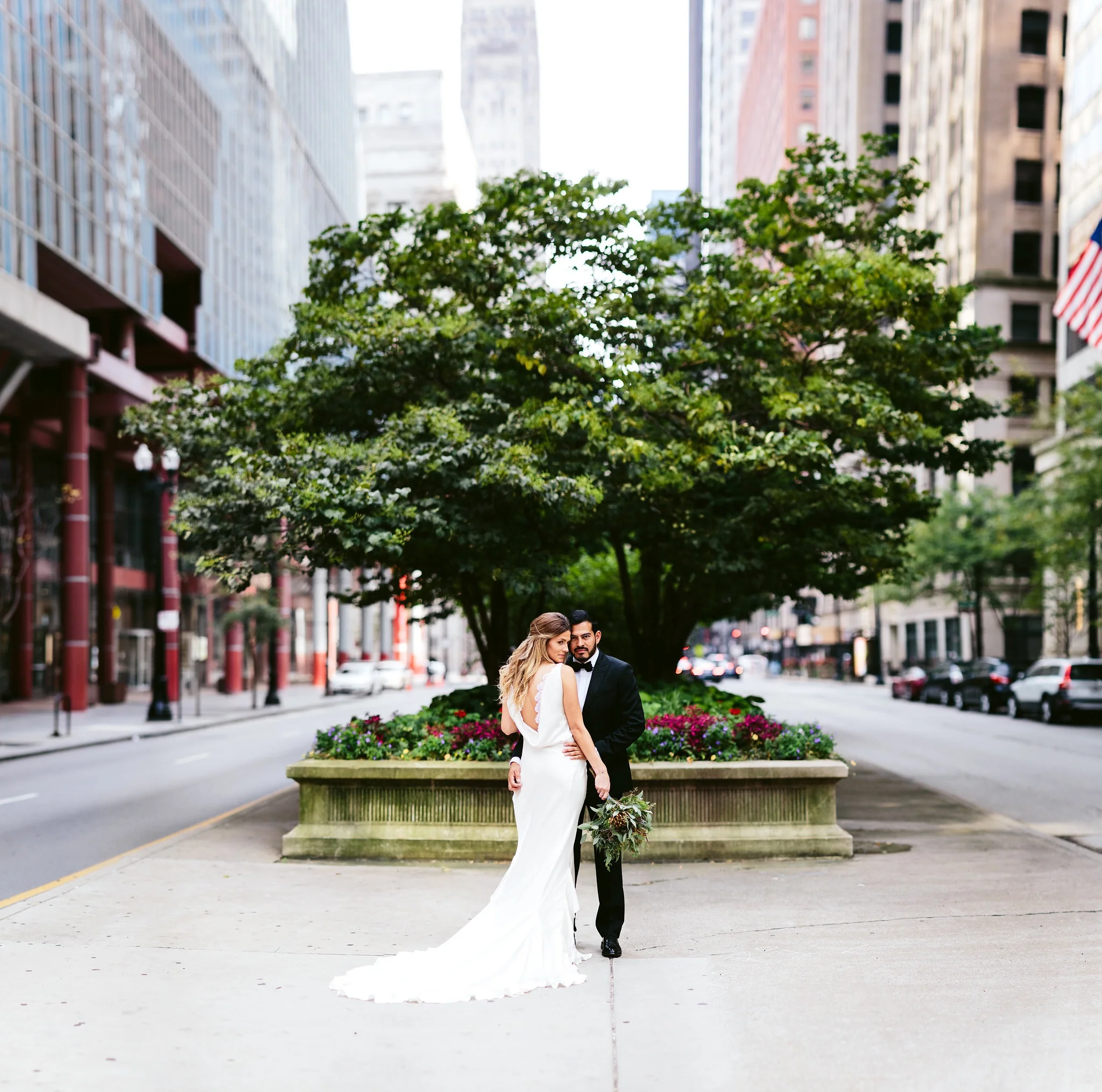 Nicodem-Creative-Wedding-Photography-Chicago-Robin-Julio-New-Leaf-DJ-Sultan-The-Hive-On-Hubbard-BHLDN-Sweet-Mandy-Bs-Cupcakes
