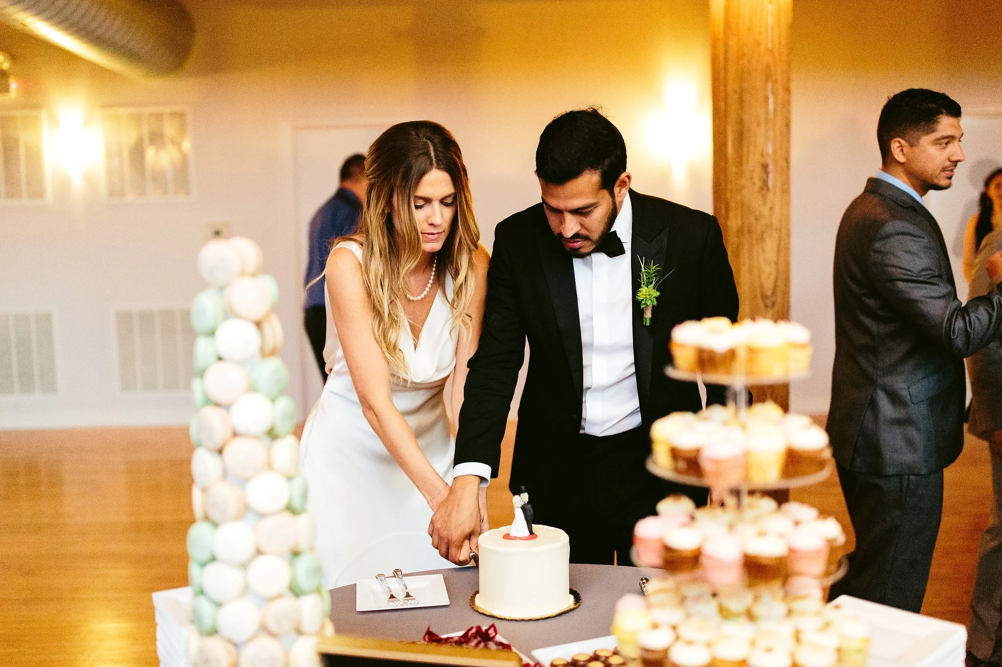 Nicodem-Creative-Wedding-Photography-Chicago-Robin-Julio-New-Leaf-DJ-Sultan-The-Hive-On-Hubbard-BHLDN-Sweet-Mandy-Bs-Cupcakes