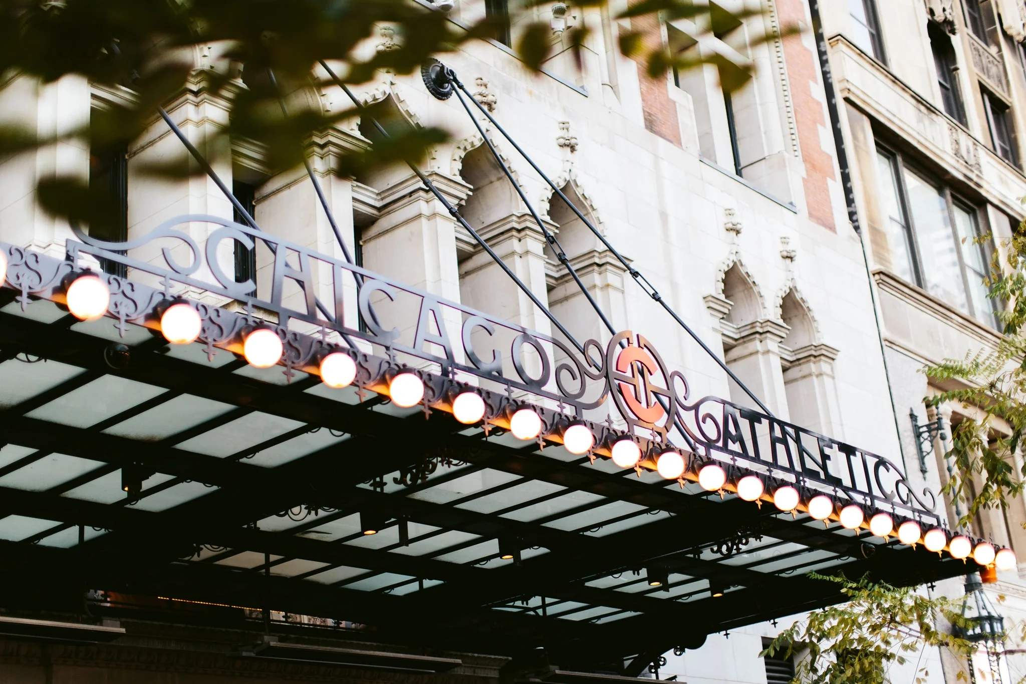 nicodem-creative-chicago-wedding-photographer-fun-classic-modern-inspiration-chicago-athletic-association-cindy's-rooftop-rehearsal dinner-jillian-eric
