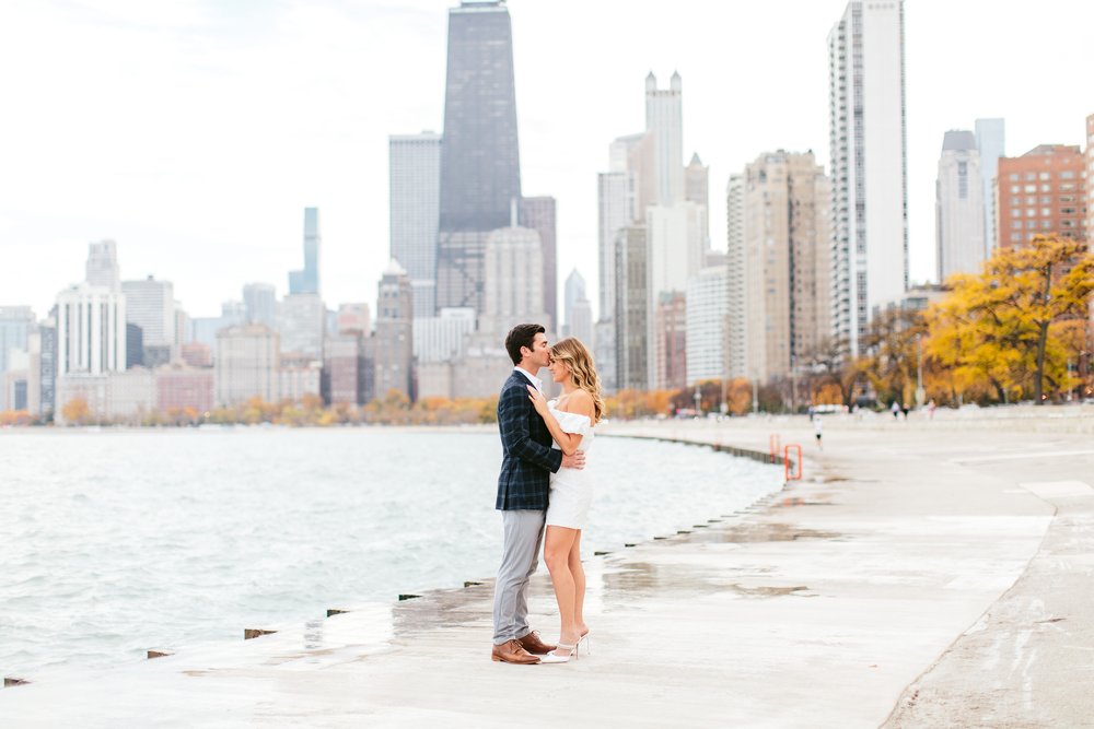 NicodemCreative-Alli+Danny-NorthAvenueBeachChicago-8.jpg