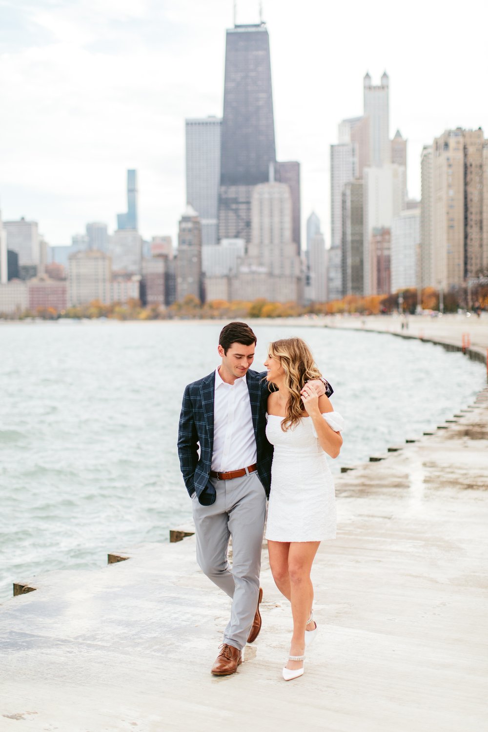 NicodemCreative-Alli+Danny-NorthAvenueBeachChicago-12.jpg