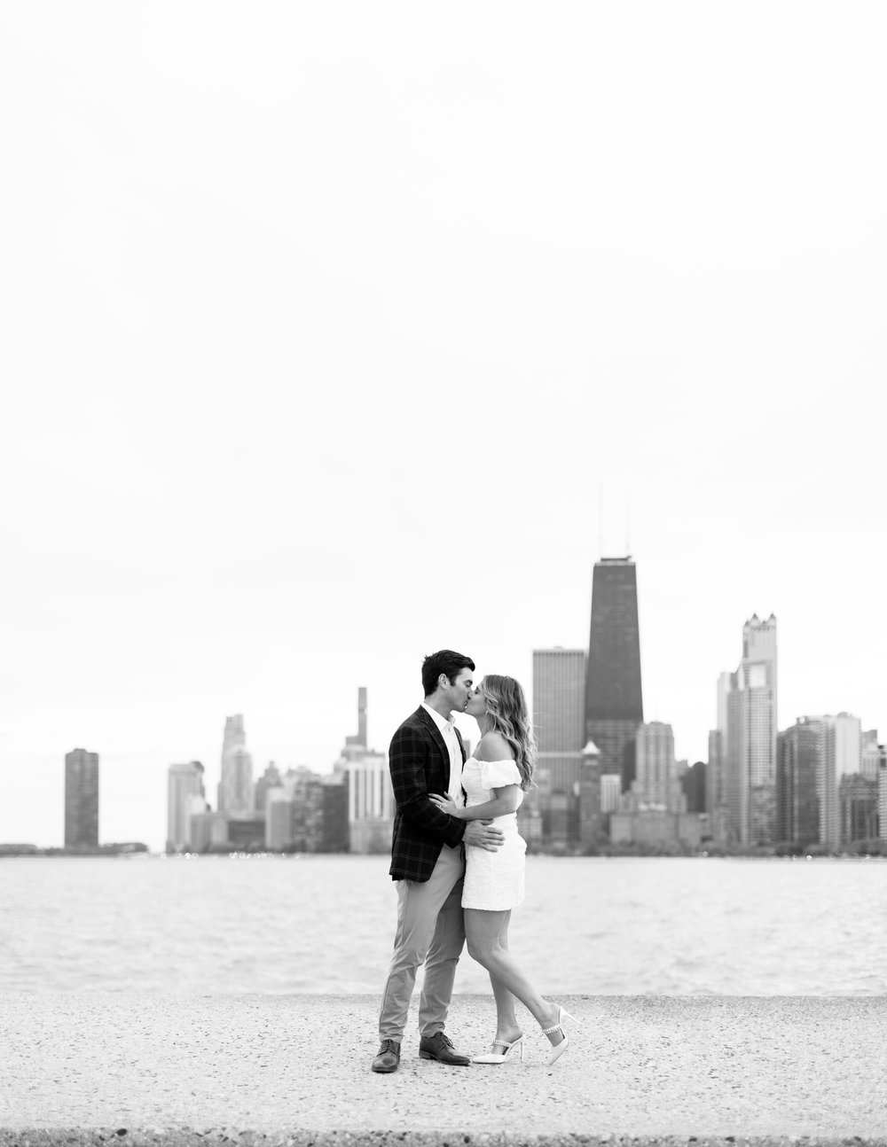 NicodemCreative-Alli+Danny-NorthAvenueBeachChicago-67.jpg