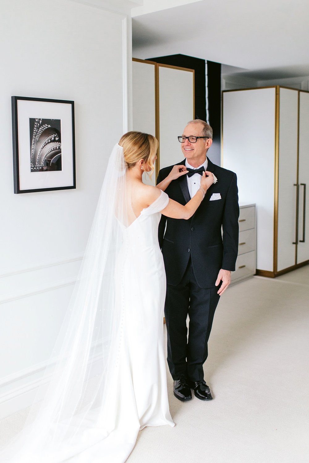 father of the bride at hotel room