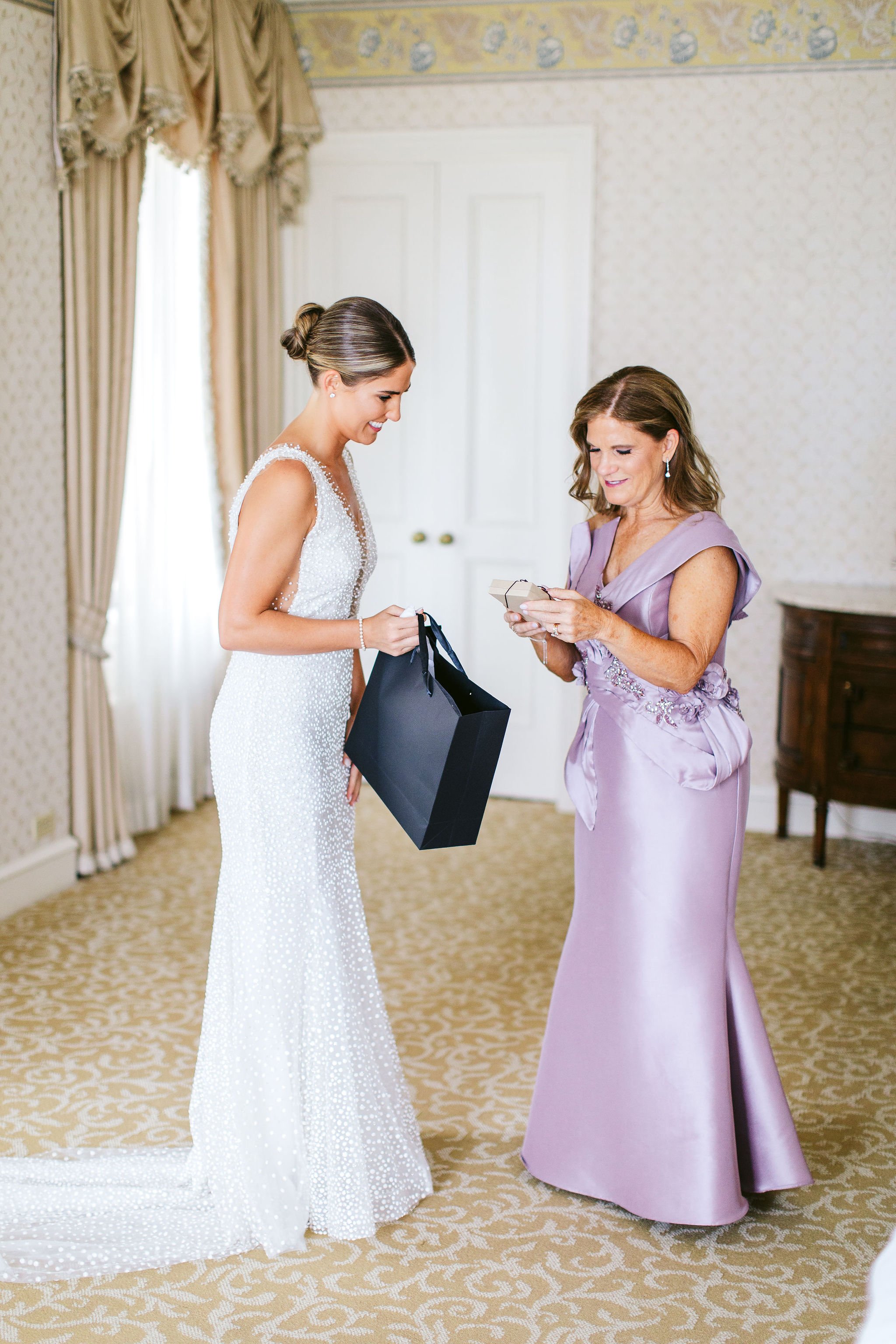 mother of the bride gift at chicago wedding