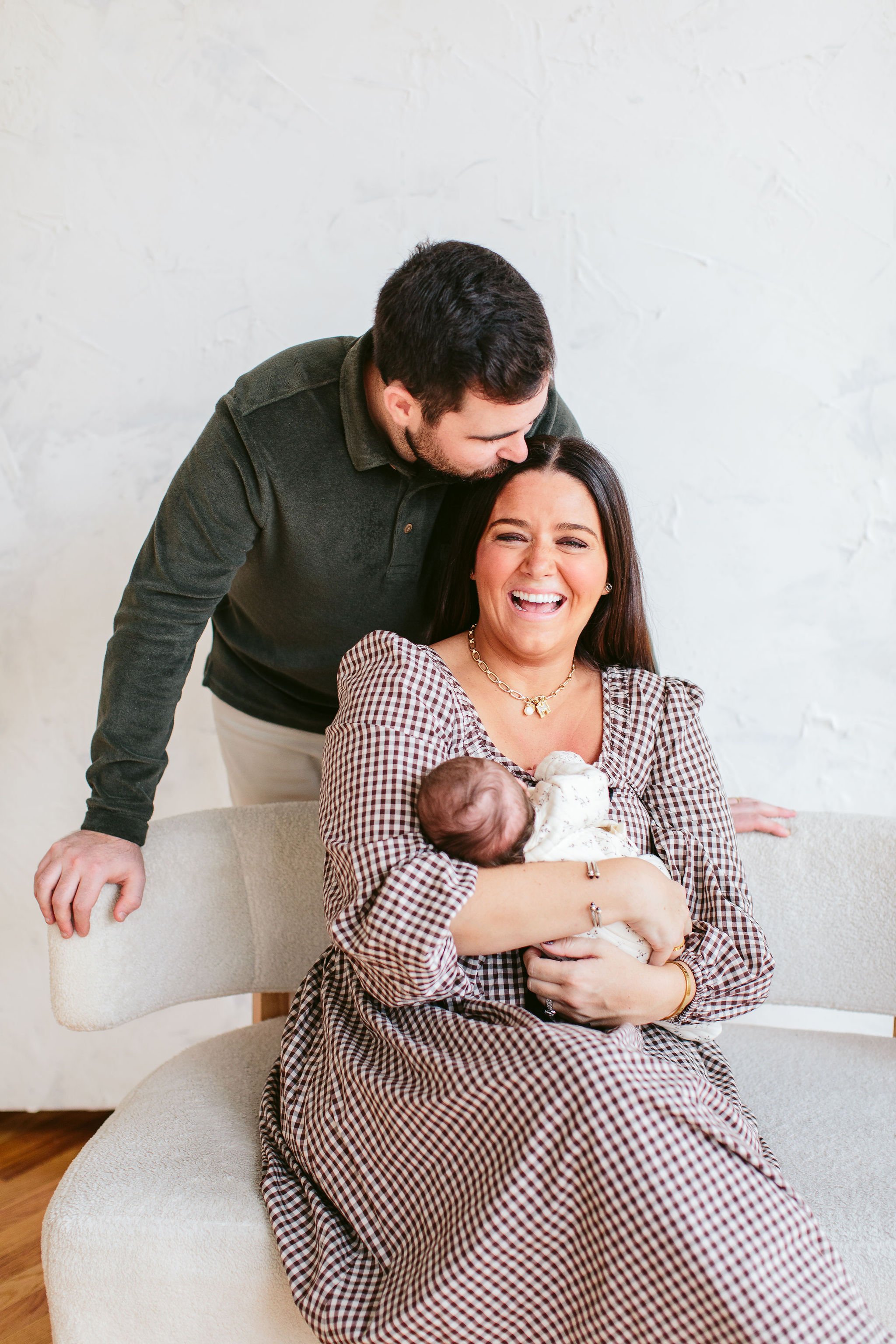 candid chicago newborn photography
