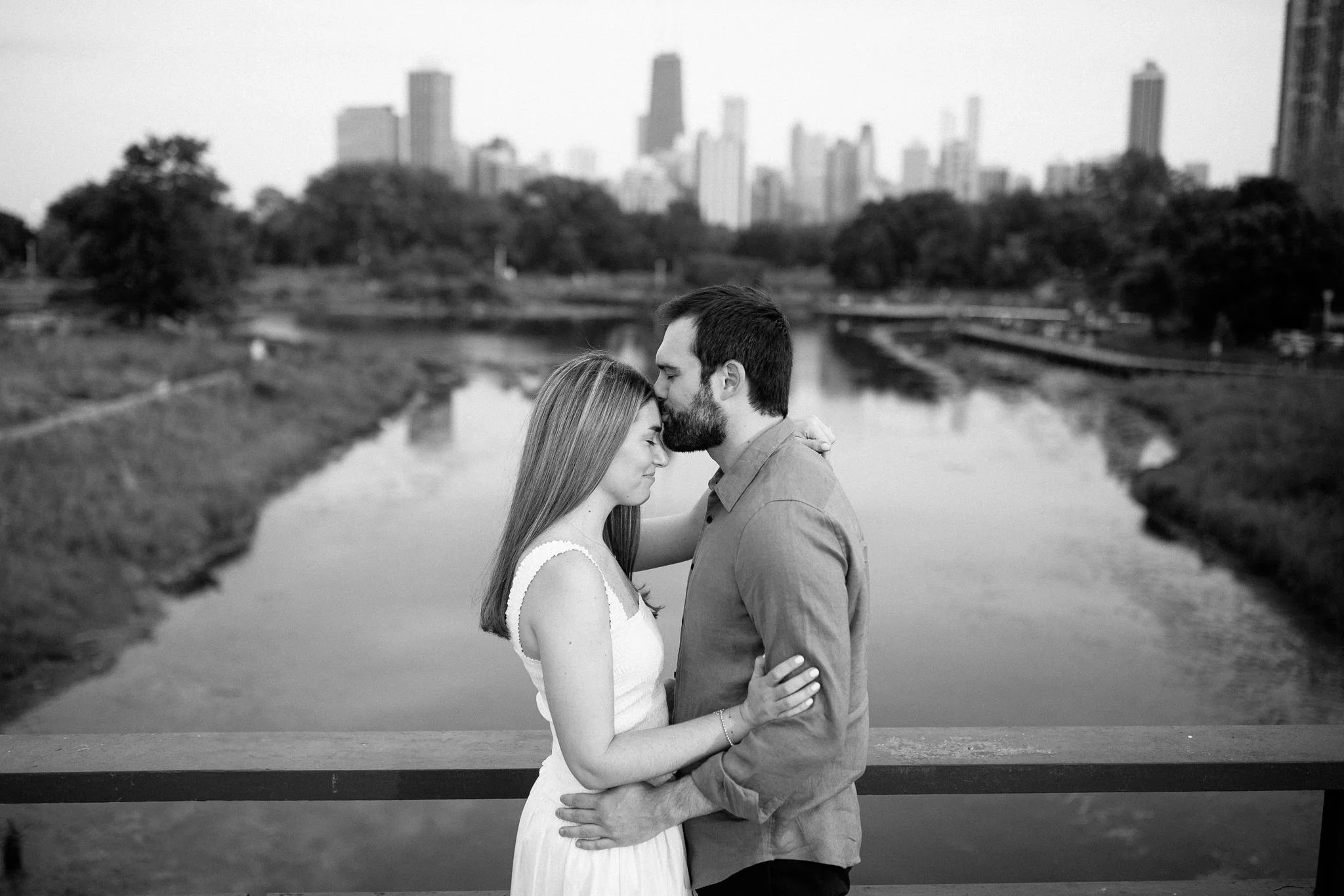 NicodemCreative-LincolnParkChicagoEngagementSession-008.JPG