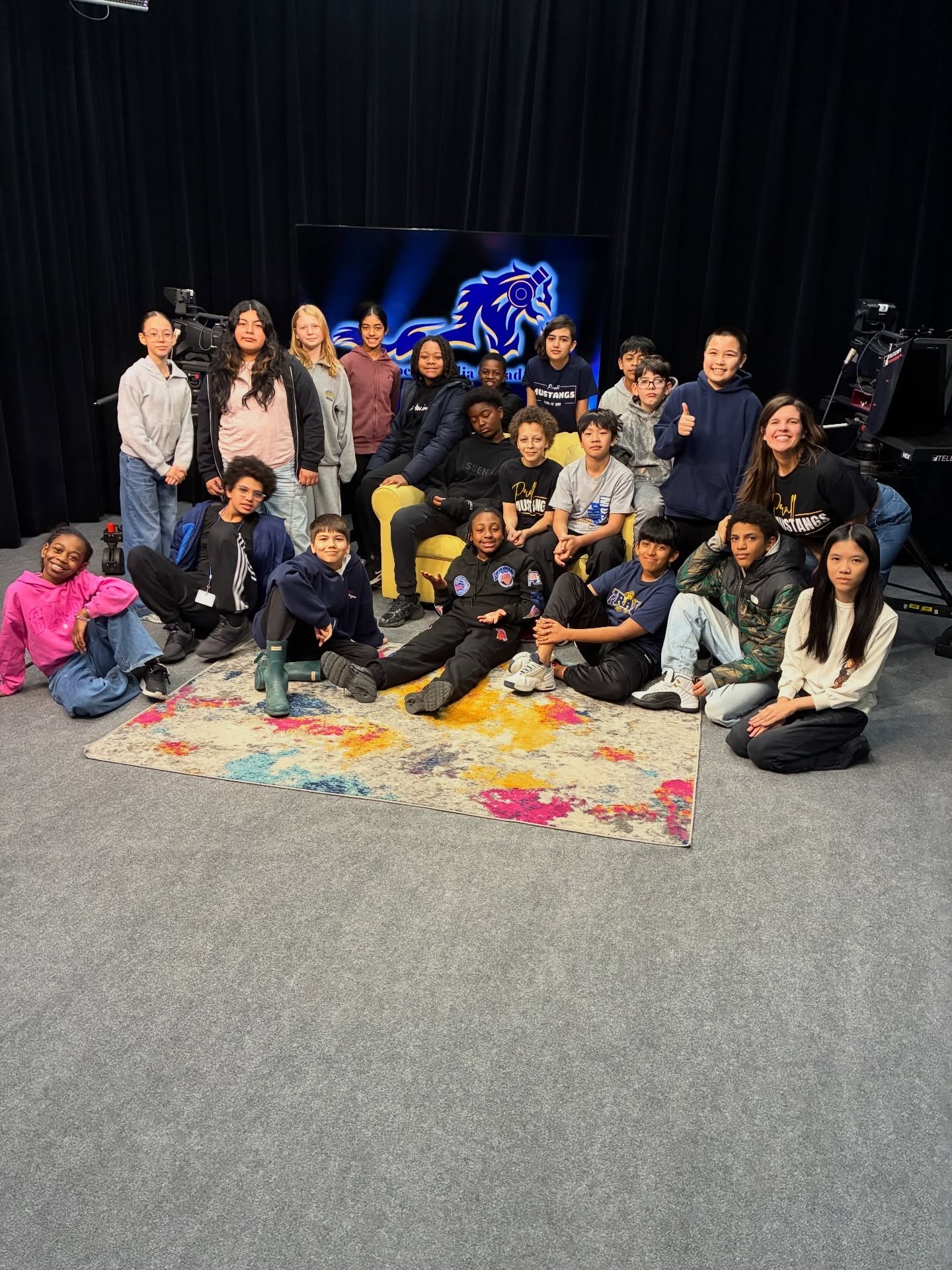 Starting Monday off with a bang! We were so excited to welcome IS27 in for their school trip this morning, led by their incredible media teacher, Olivia Drabczyk.
This talented group is putting their creativity and skills to work by producing content