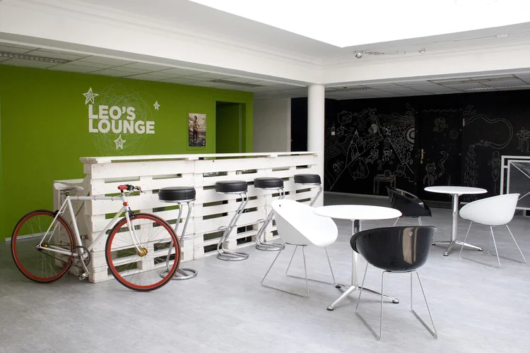 leoburnett_belsoepiteszet_koczohjudit_bar.jpg