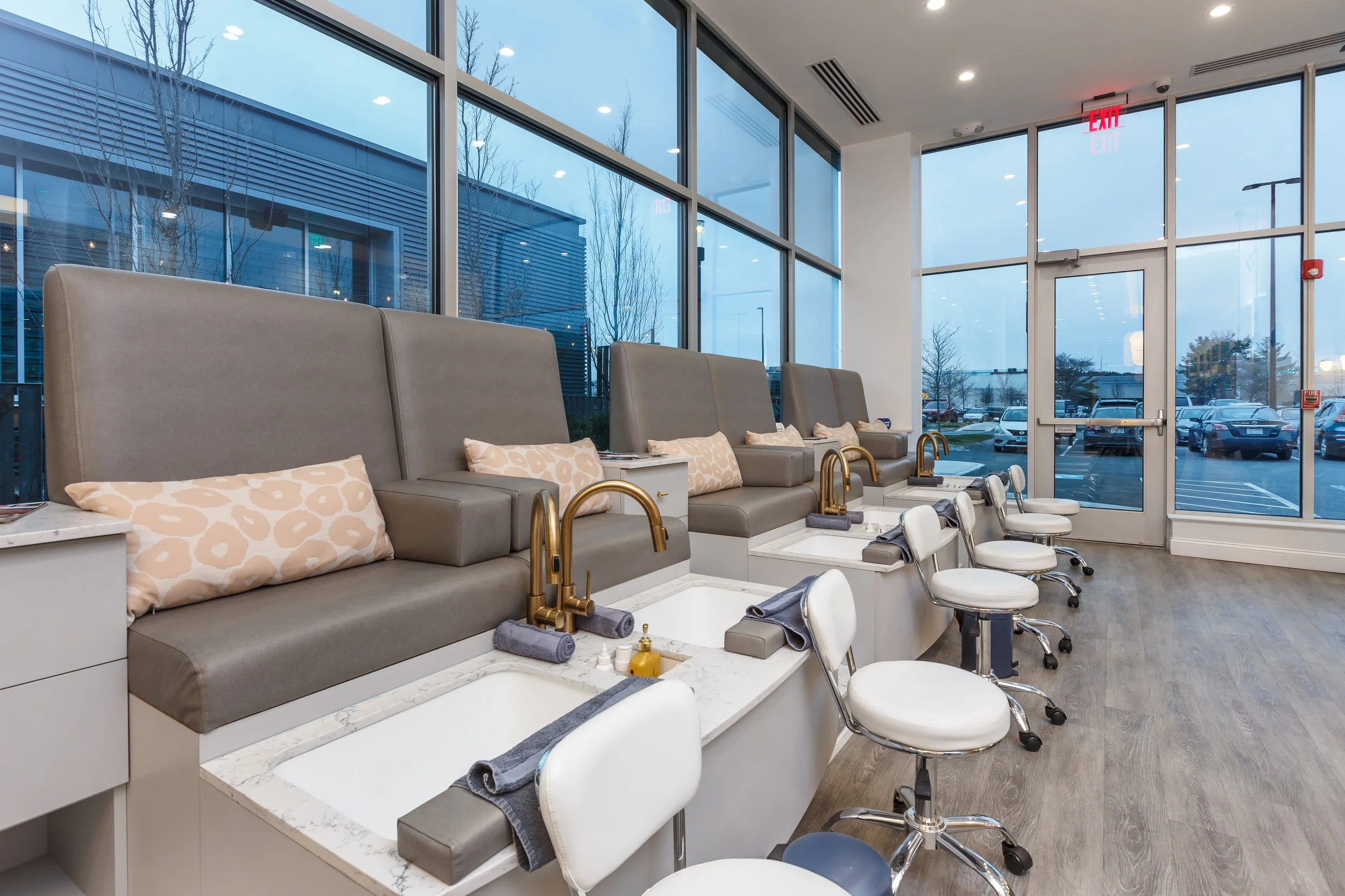 Mandarina_Mane & Mani Salon_1 (3).jpg