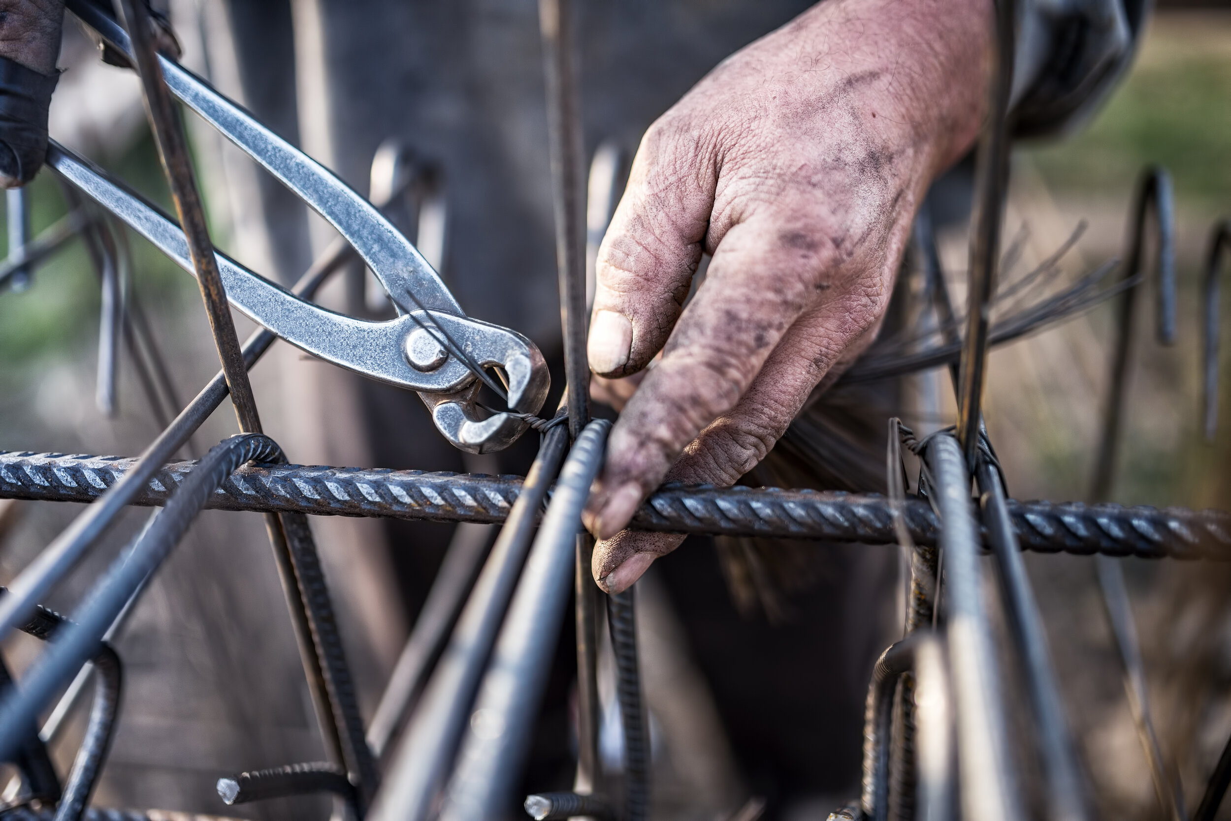 details-of-construction-worker-hands-securing-PNBB4WM.jpg