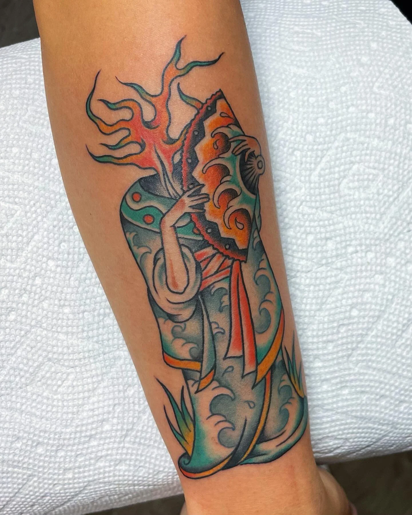 Fannin’ that flame baby @loyaltytattoos #saltlake #saltlakecity #slc #slcart #slctattoo #slctattoos #utahliving #saltlaketattooshop #utah #utahtattoo #marionstreettattoo #tattoo #tattooing #tattooart #tattooed #traditionaltattoo #geishatattoo #