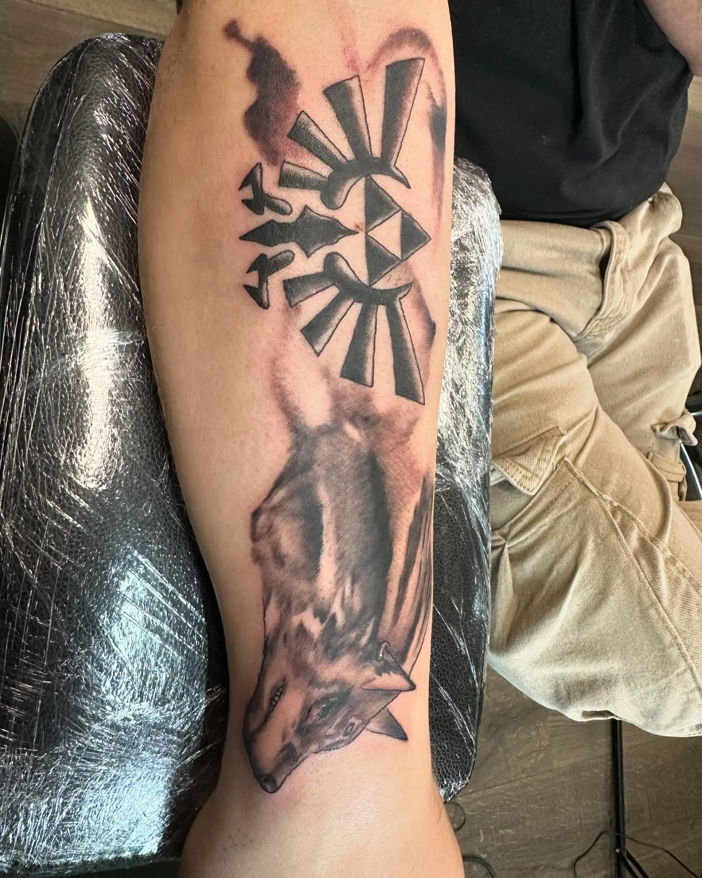 Here’s a fun little Zelda tattoo I did recently
#tattoo #tattoos #tattooart #saltlakecity #saltlaketattoos #saltlaketattooartist #slc #slctattoo #slctattooartist #utah #utahtattoo #utahtattooartist #loyaltytattoos @loyaltytattoos