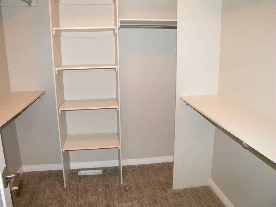 ensuite closet.jpg