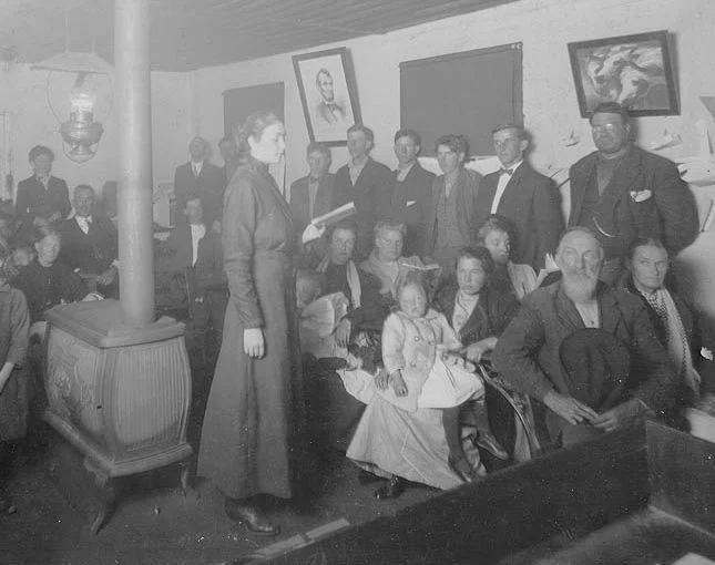 A Kentucky moonlight school, led by teacher Gladys Thompson.