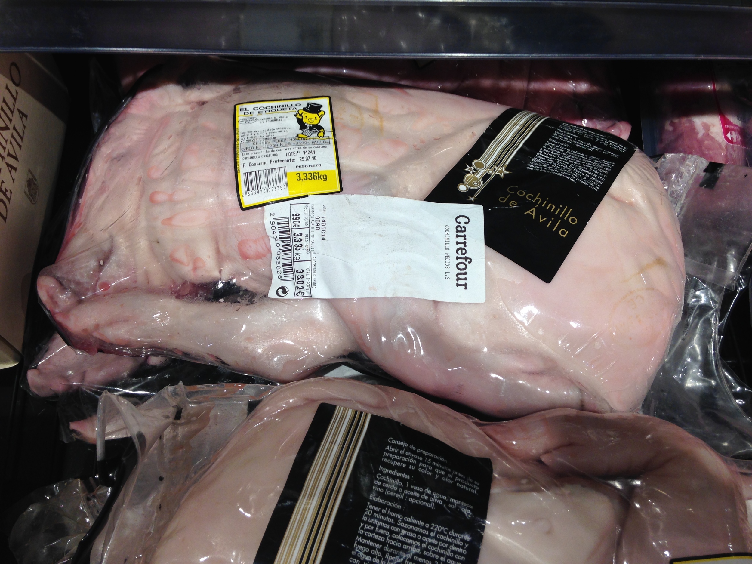 We did not try out this speciality for our Christmas dinner ( cochinillo ), tempting as it looked at the grocery store; I cooked chicken instead. I like pork, but I can't eat a baby pig...reminds me too much of Zoology class in 12th grade.