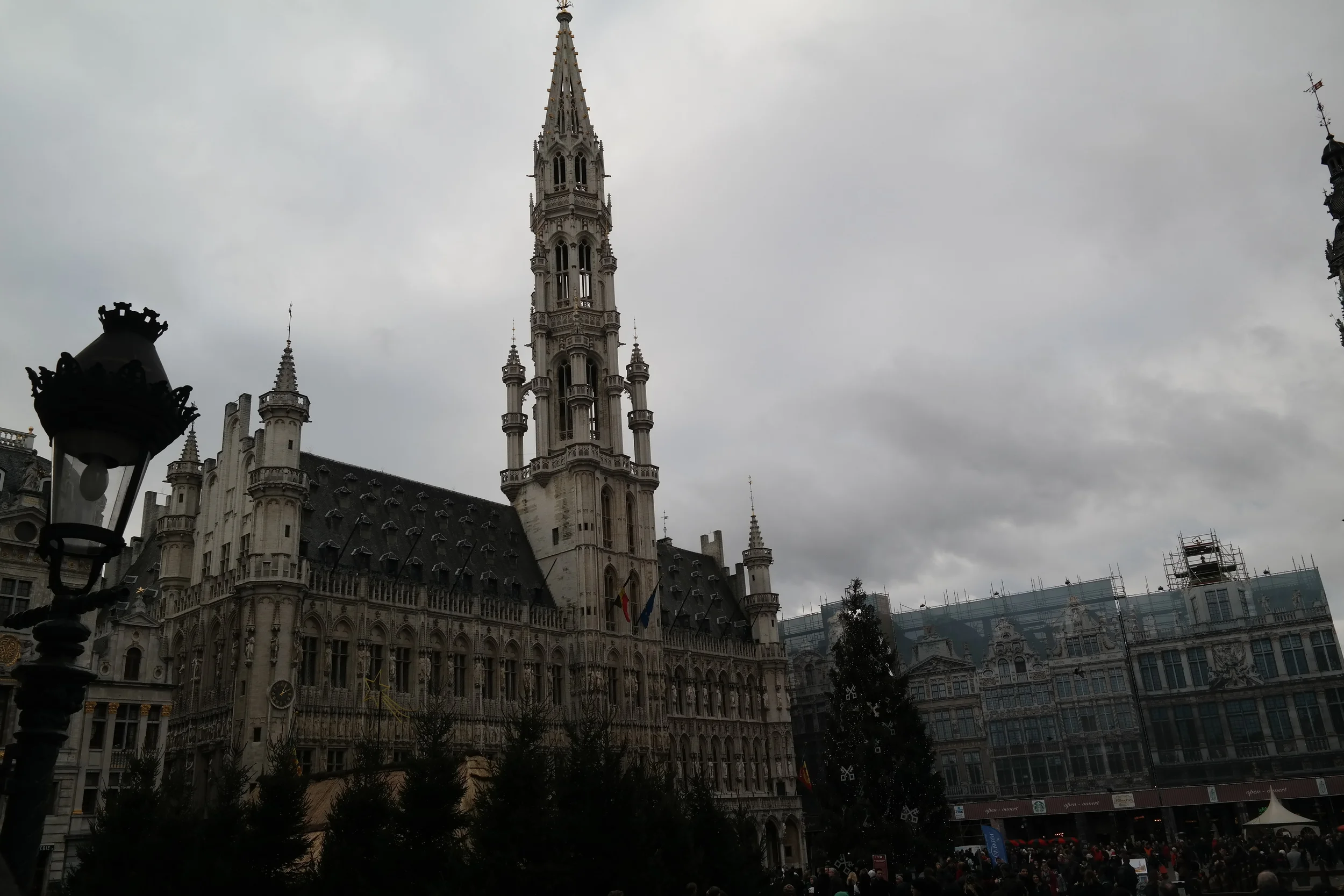 Grand Place in the daytime. Do you see the sun? Neither did we.