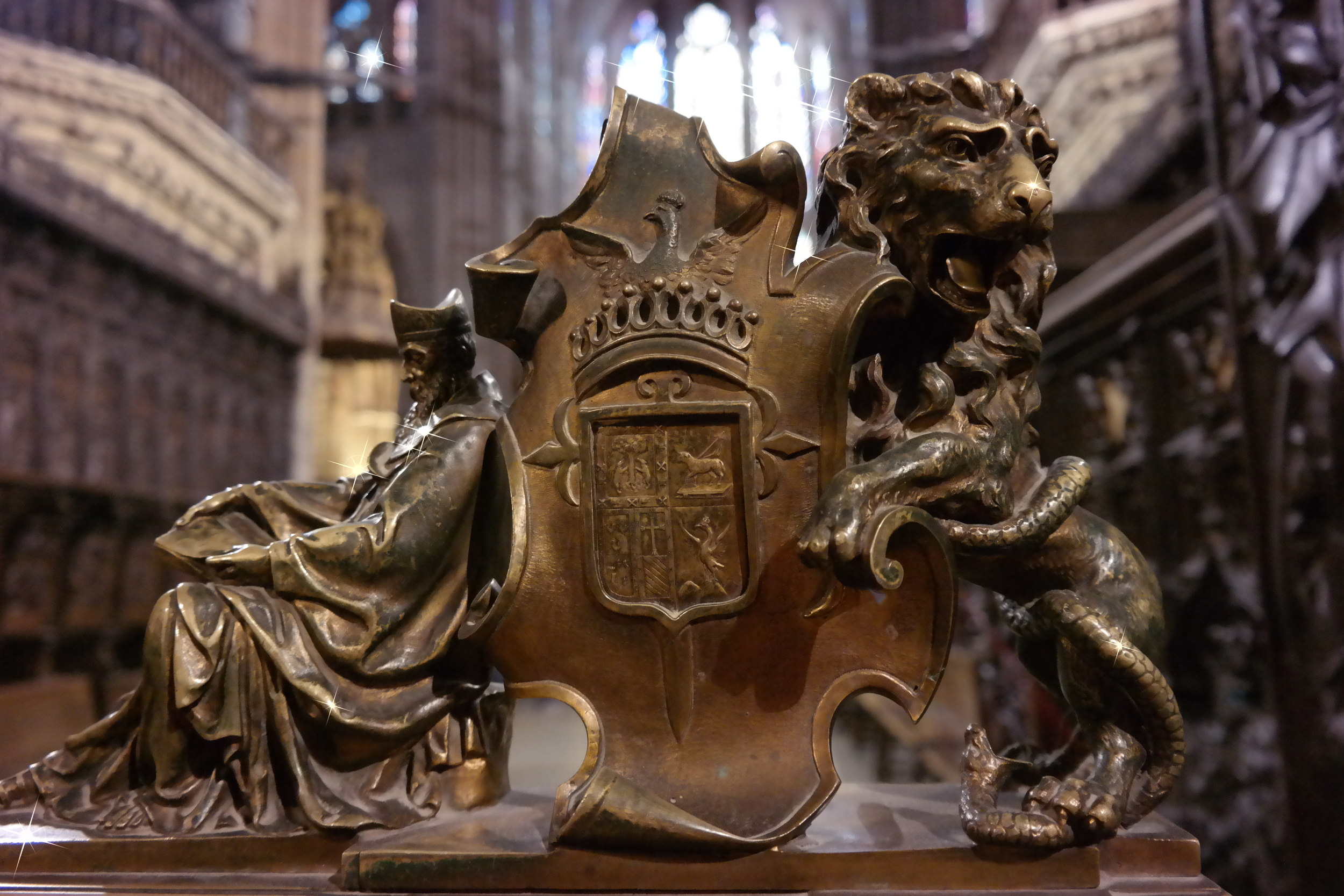 The symbol of León inside the cathedral.
