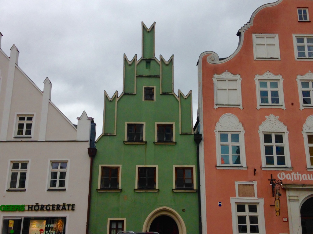 I love all of the colors of the buildings here!