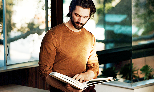 Image via Hot Guys Reading Books . 