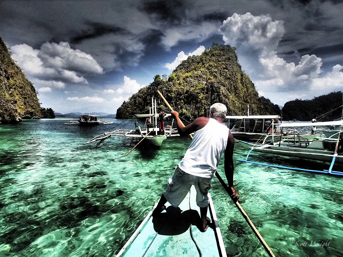 P1010253 boat man palawan.jpg