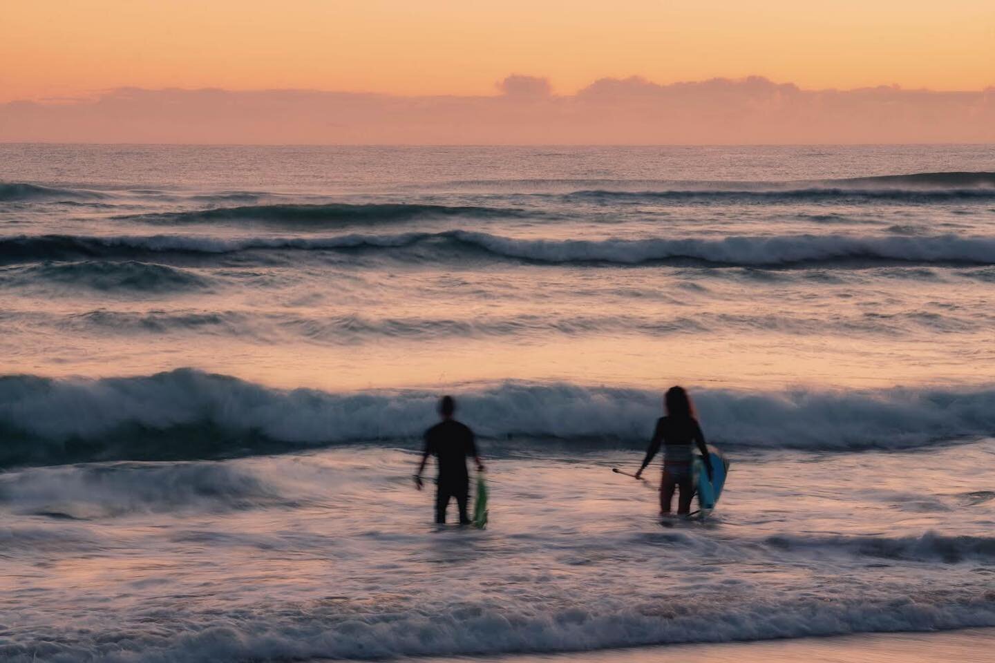 Before Sunrise
#surfing #surfinglife #surfgirl #surfergirl #surfer #surfinglifestyle #beachlife🌴 #beachlife #mindfulness #healthyliving #healthylifestyle #goldcoast