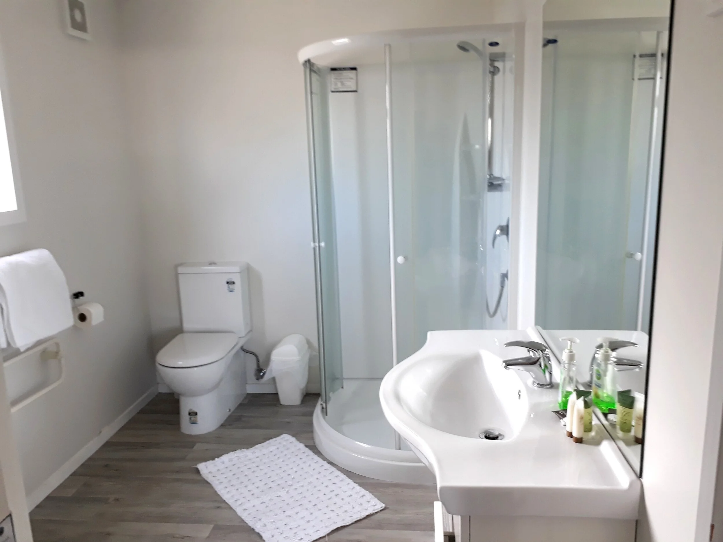 Room 6 TK back unit Ensuite .jpg