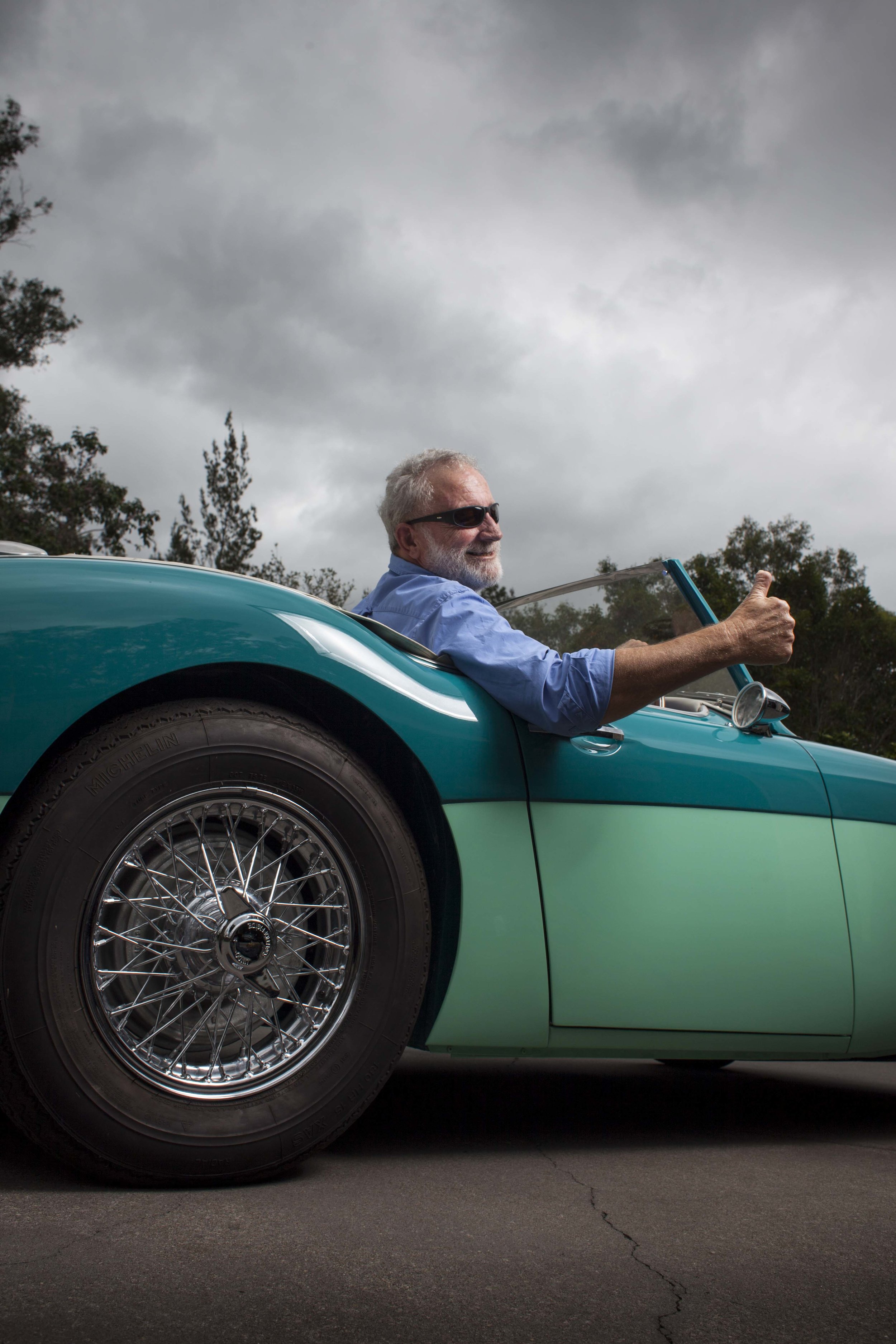  Writer Frank Robson behind the wheels of a 1958 Austin Healey ONE HUNDRED SIX 