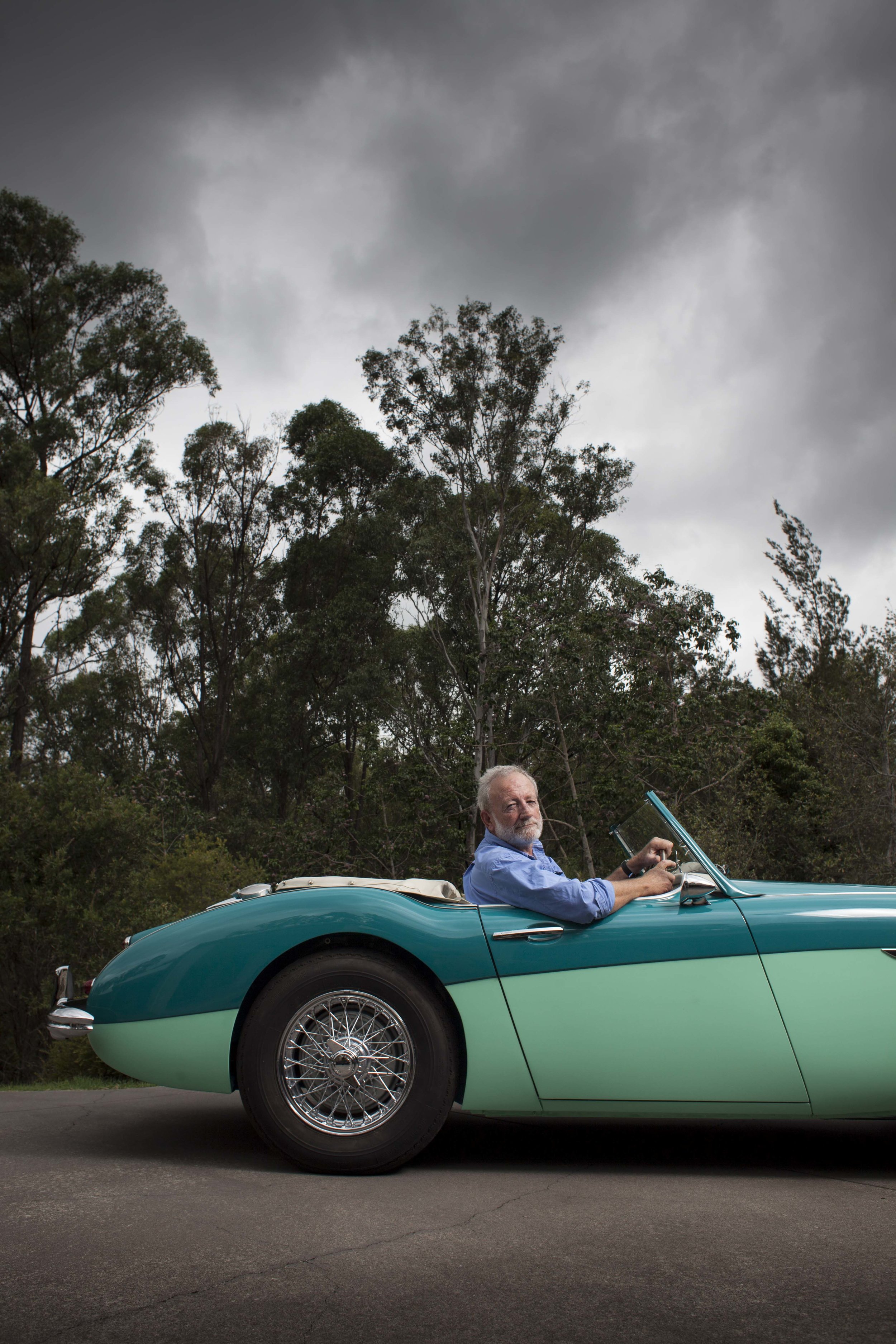  Writer Frank Robson behind the wheels of a 1958 Austin Healey ONE HUNDRED SIX 