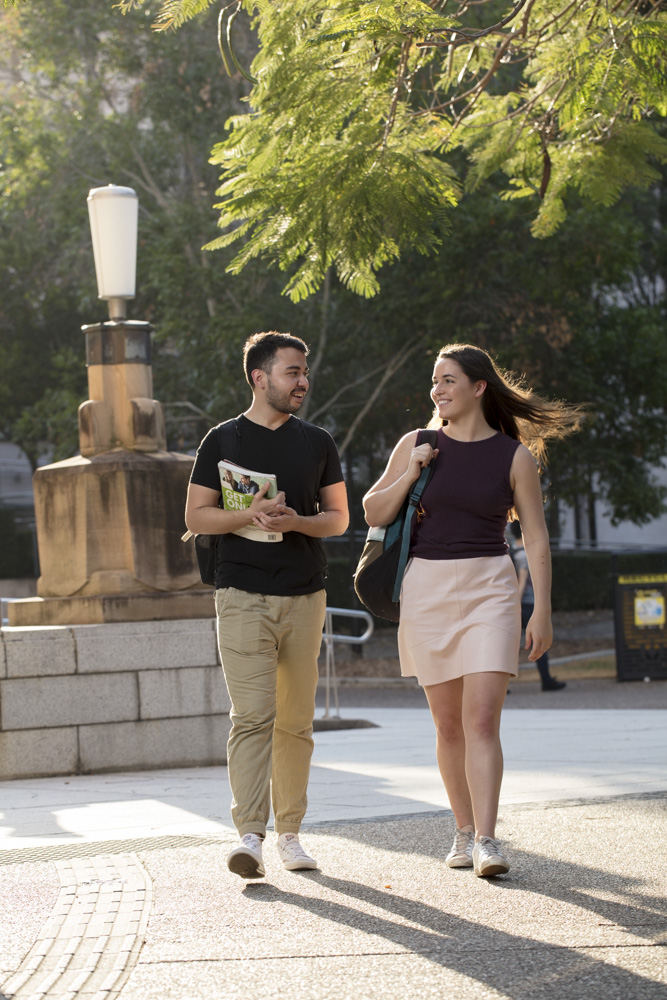  Students&nbsp; at The University of Qld, Library building 