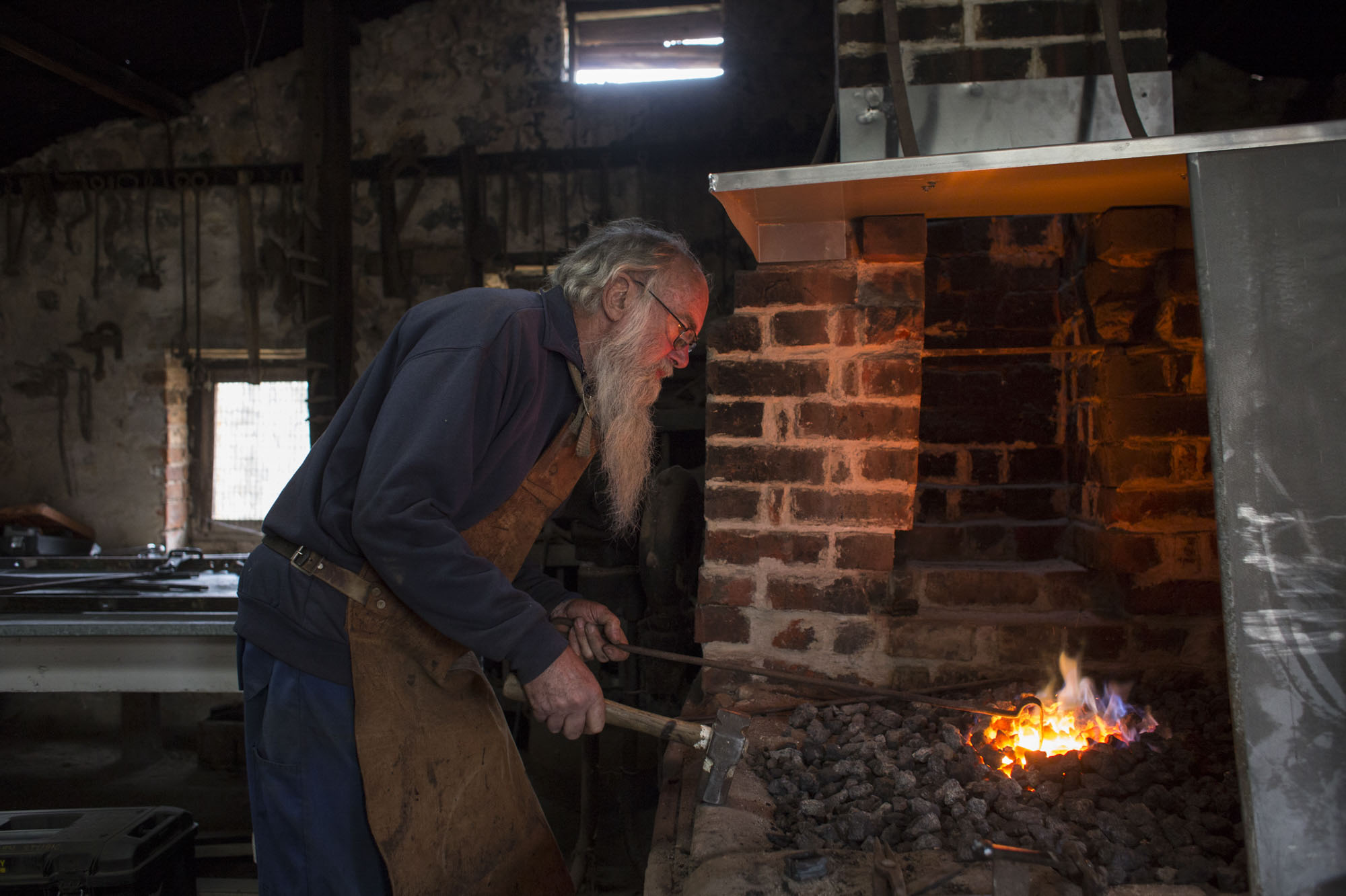  “CLICK GO THE SHEARS – FOR 175 YEARS” EVENT at Bungaree Station, South Australia.
Artistic Blacksmiths Association of SA
pictured is Geoff Barnes  