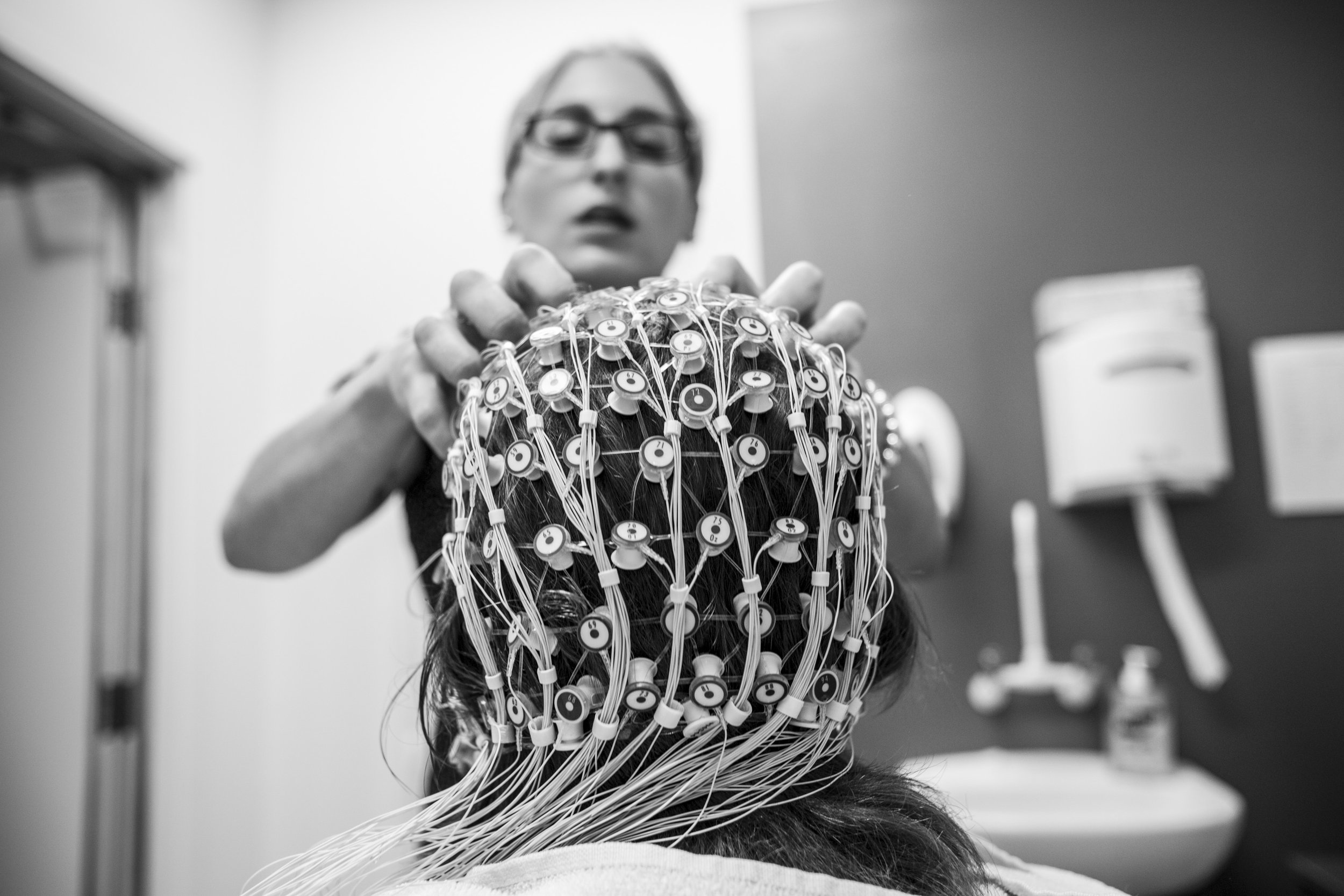  EEG Electroencephalography

Geodesic Sensor Net  128 electrodes used to pick up brainwaves just below the scalp.

Alicia Rawlings PHD Student/Research Assistant.

Patient is Lisa Dingwall 

Soaking cap in a electrolyte solution, pottasium Chloride. 