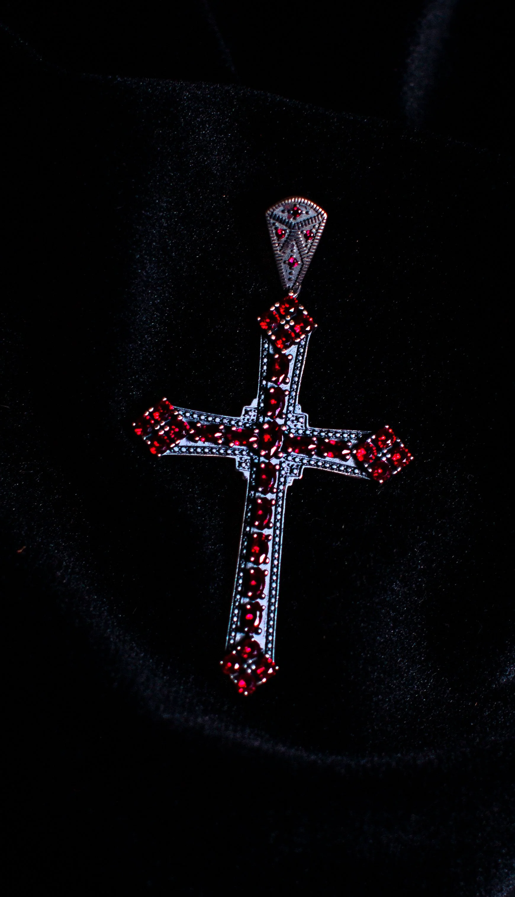 nocturna-cross-pendant-closeup-crop-web.jpg